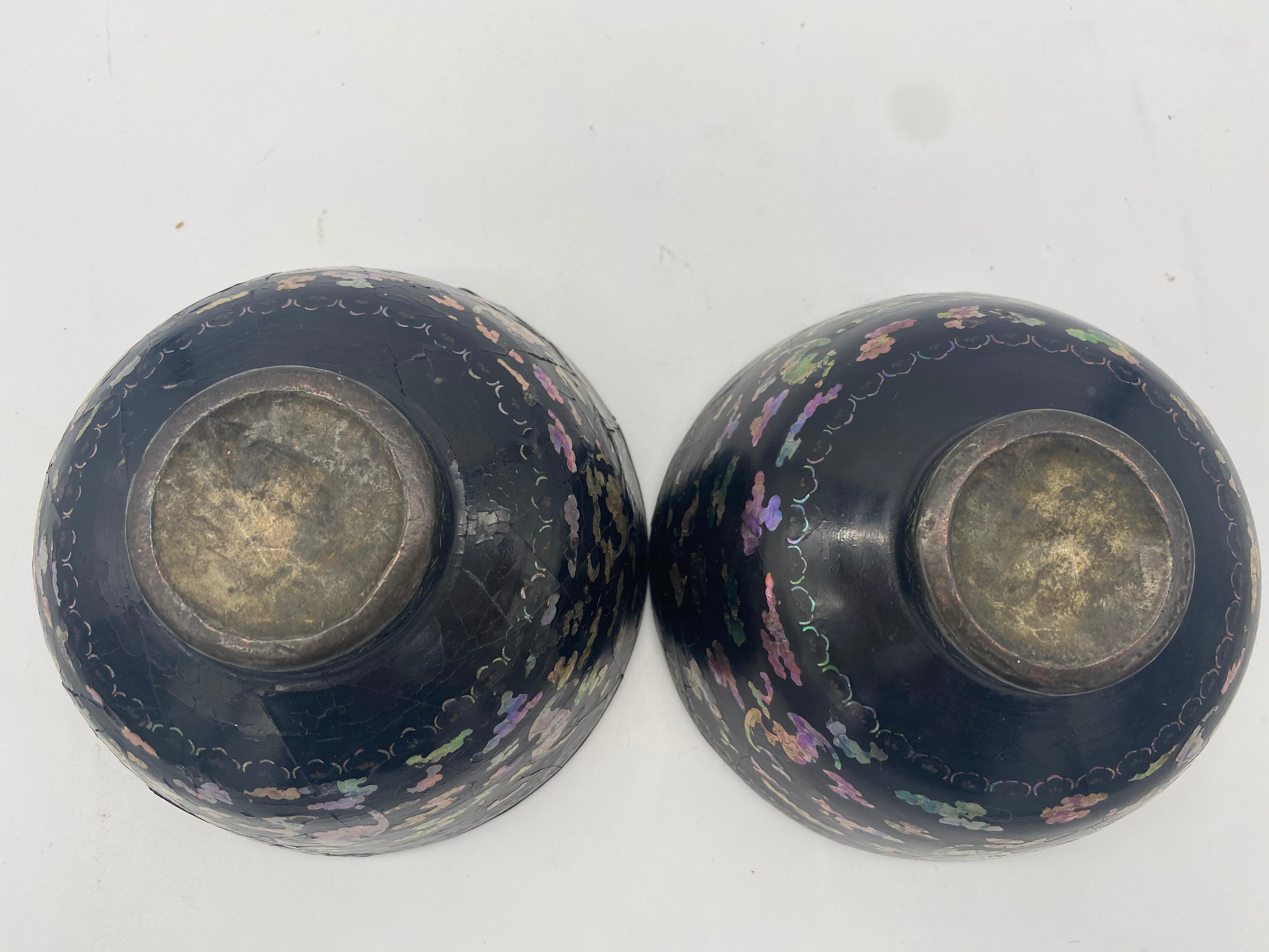 18th Century Pair of Chinese Silver Lacquer Bowls with Mother of Pearl Inlaid In Good Condition For Sale In Brea, CA
