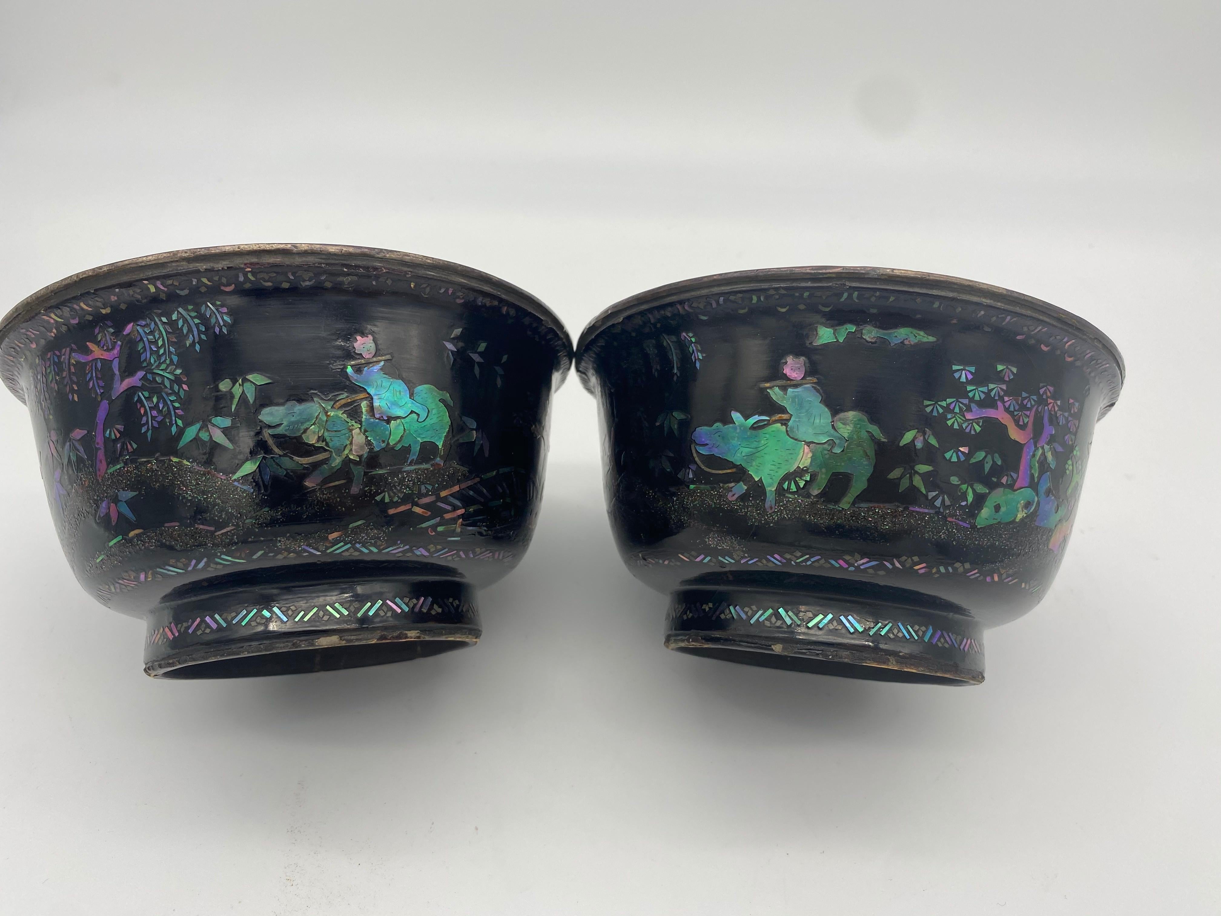 18th Century Pair of Chinese Silver Lacquer Bowls with Mother of Pearl Inlaid For Sale 2