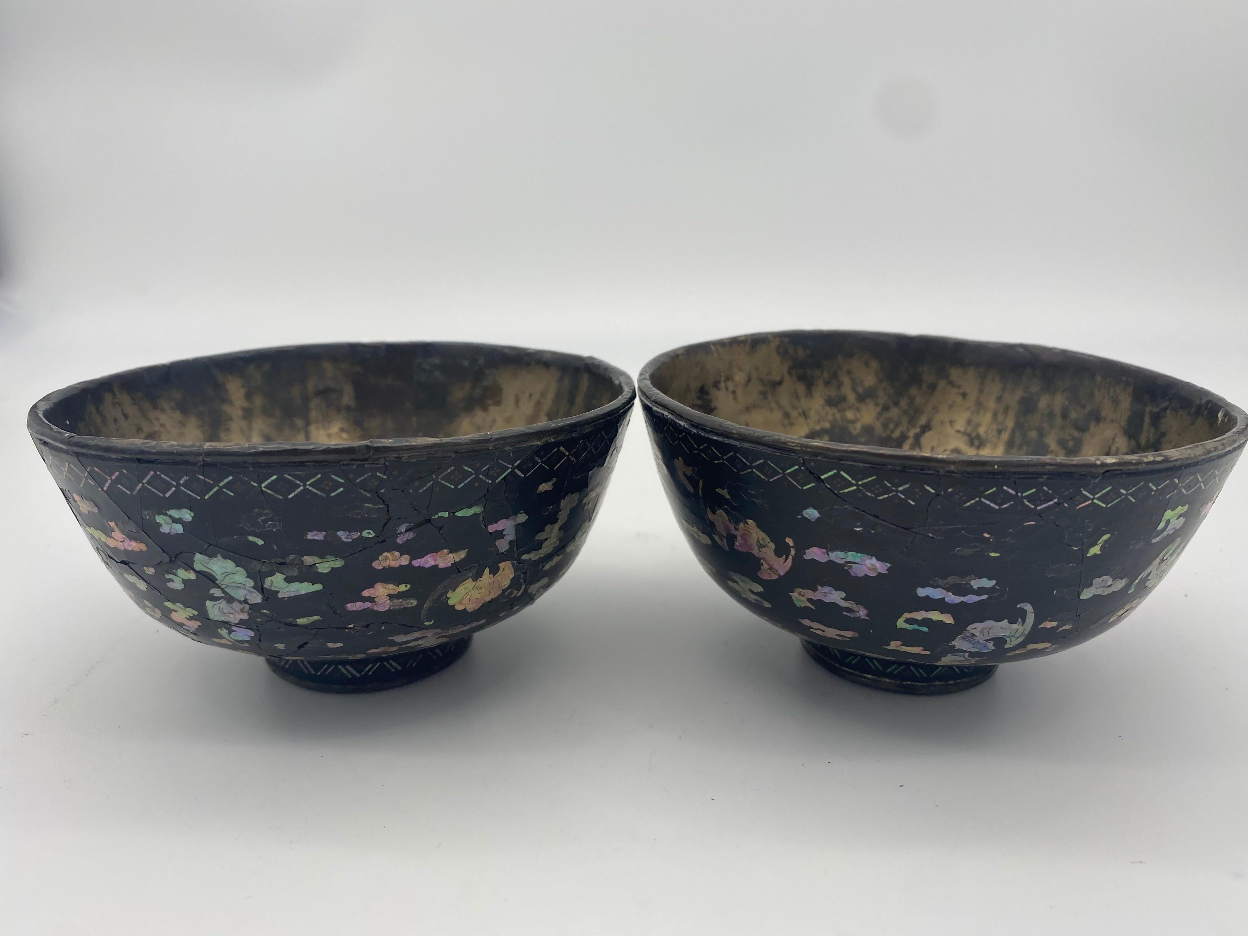 18th Century Pair of Chinese Silver Lacquer Bowls with Mother of Pearl Inlaid For Sale 1