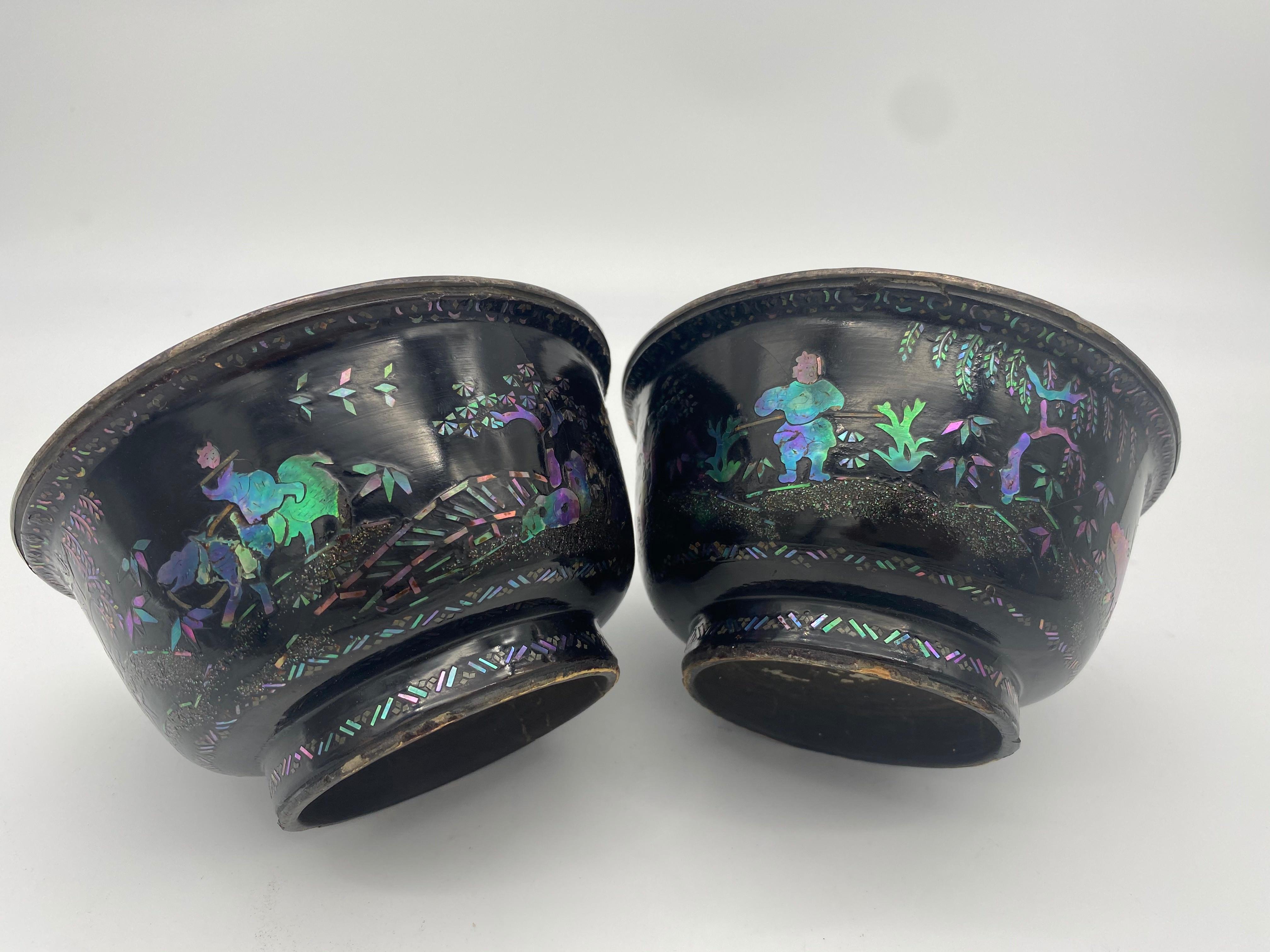 18th Century Pair of Chinese Silver Lacquer Bowls with Mother of Pearl Inlaid For Sale 3