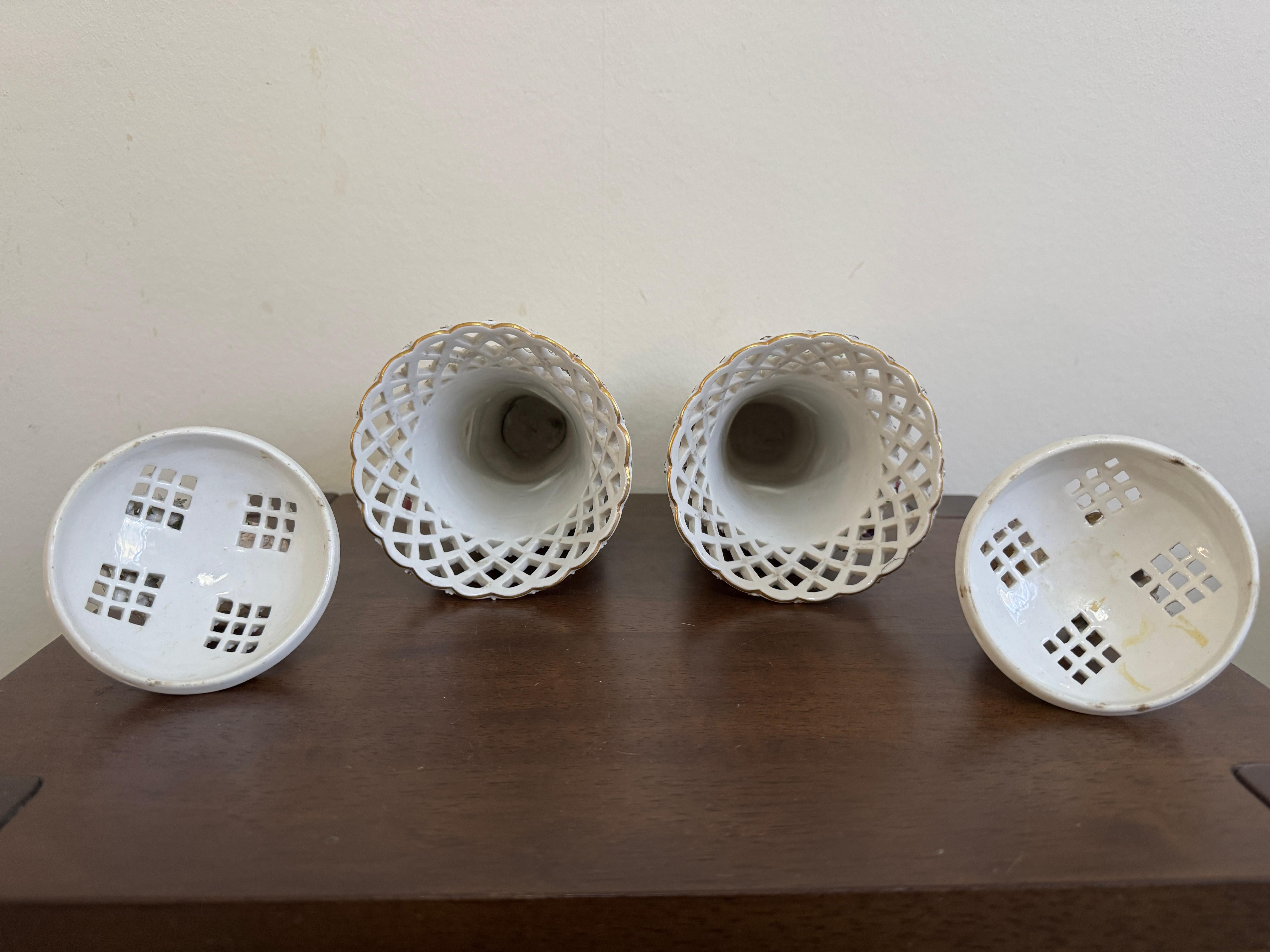 Paire de vases à volants Derby du 18e siècle, vers 1760 en vente 4