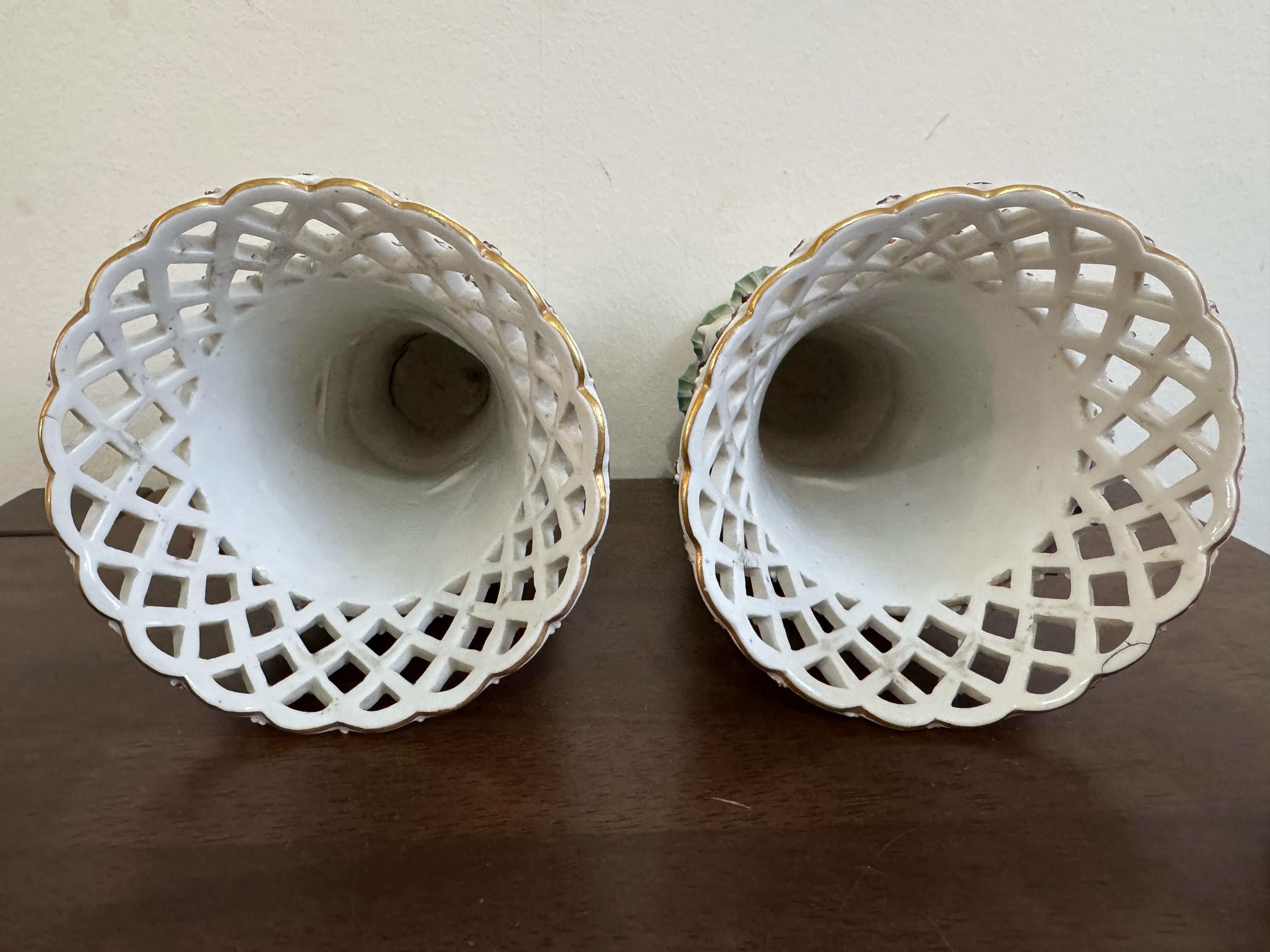 Paire de vases à volants Derby du 18e siècle, vers 1760 en vente 5