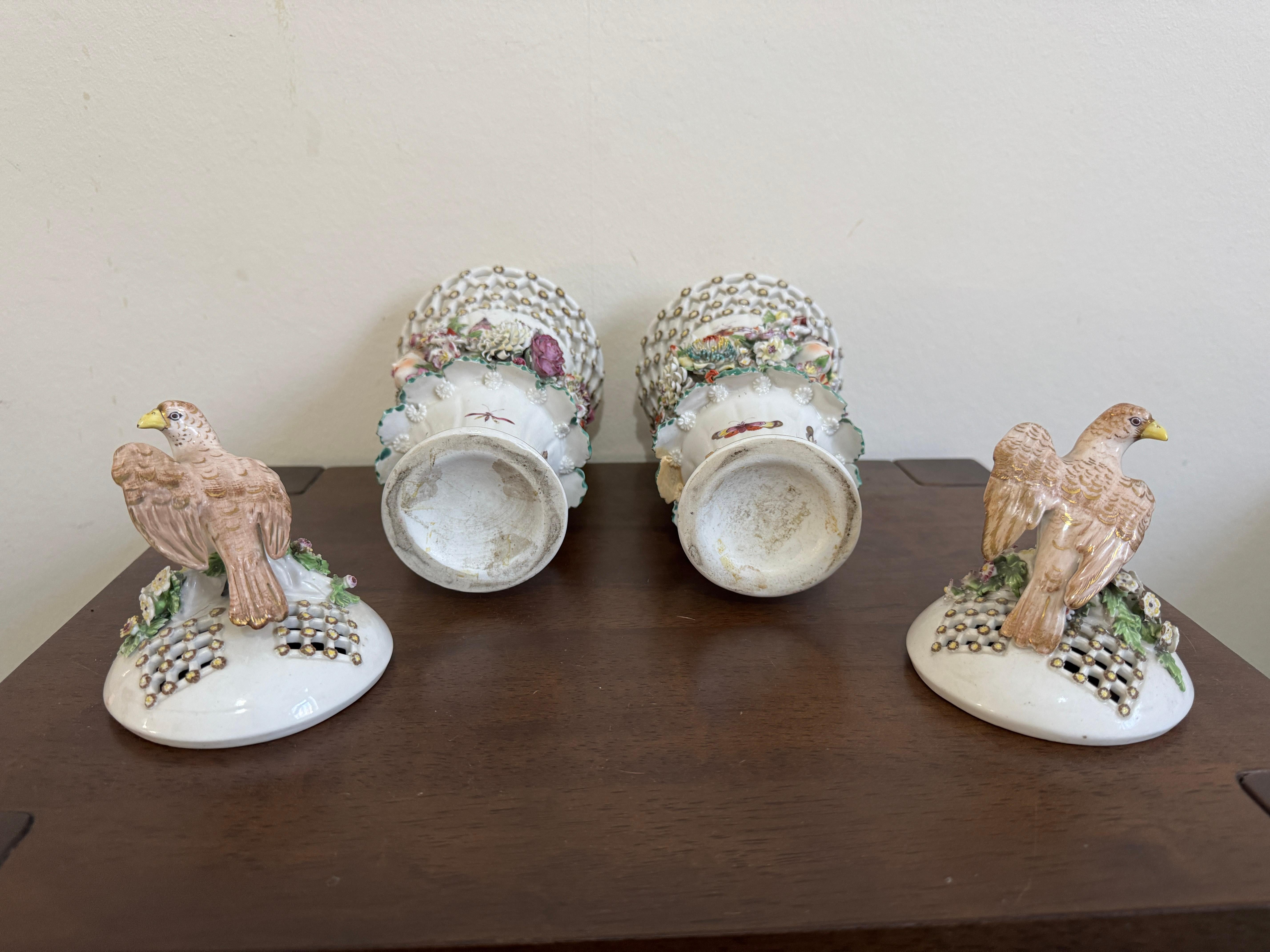 Paire de vases à volants Derby du 18e siècle, vers 1760 en vente 6