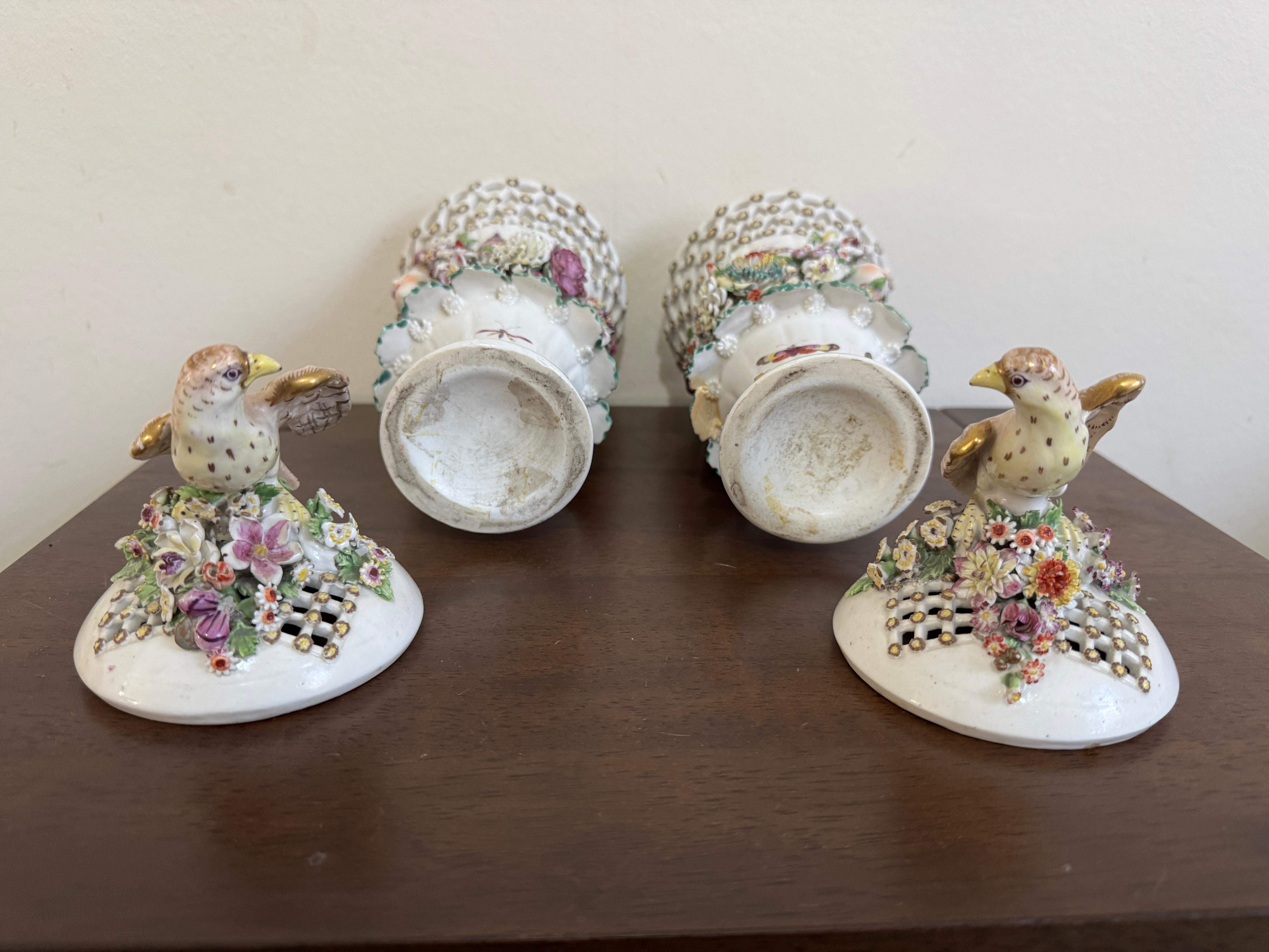 Paire de vases à volants Derby du 18e siècle, vers 1760 en vente 8