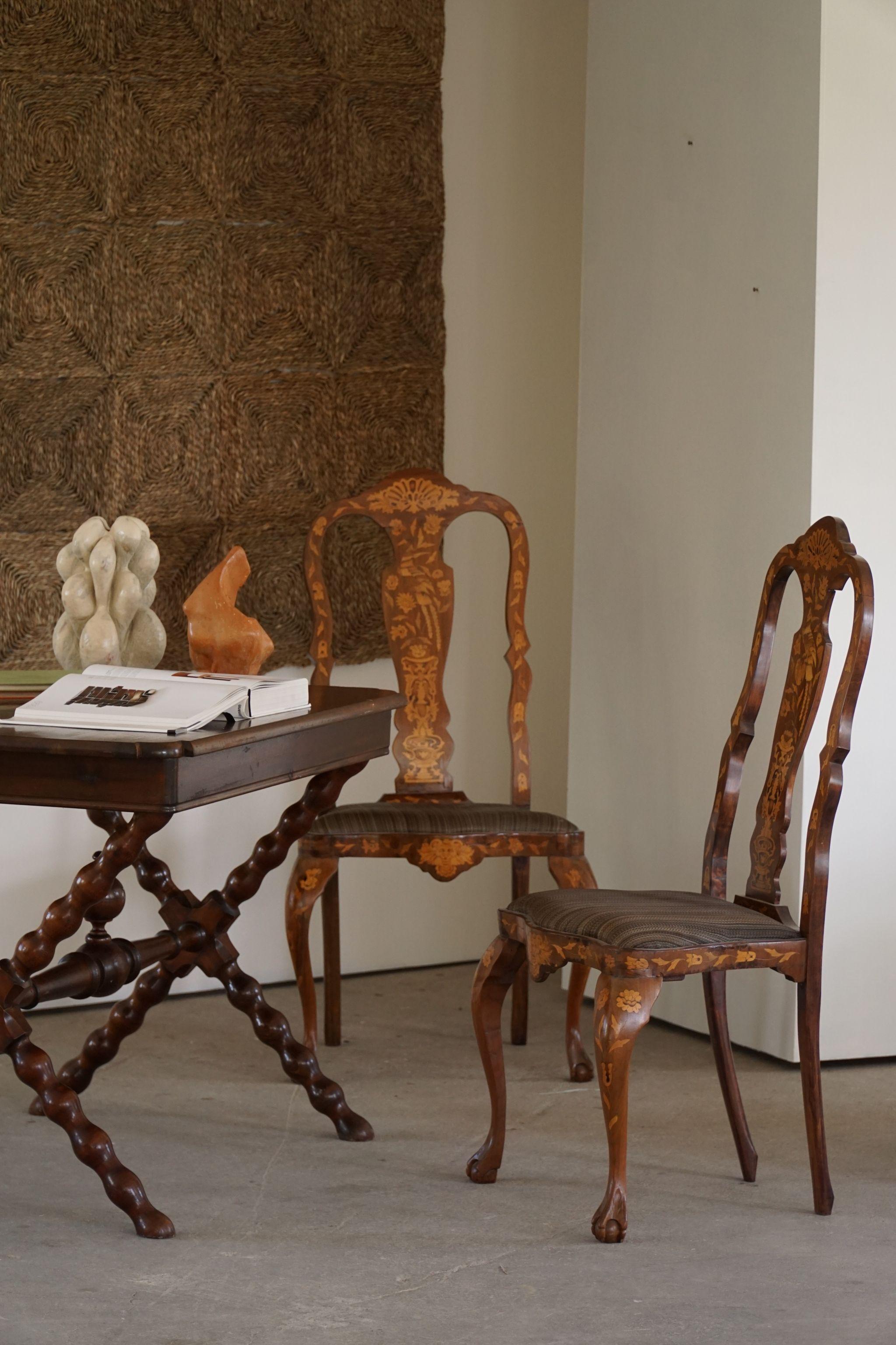 18th Century, Pair of Dutch Marquetry Dining Chairs in Walnut & Elm In Good Condition In Odense, DK