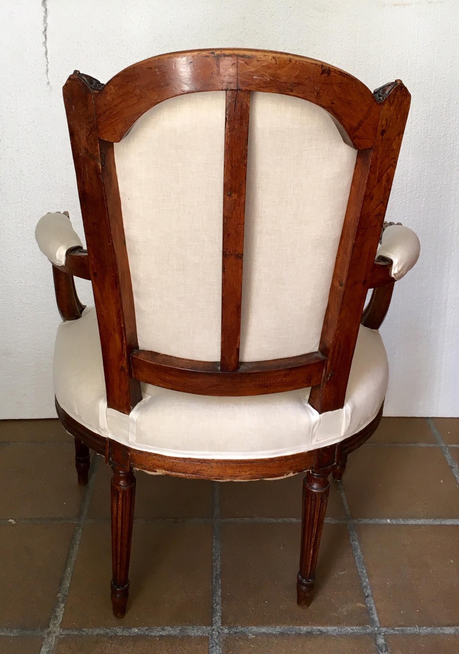 18th Century Pair of French Louis XVI Fauteuils or Armchairs For Sale 7