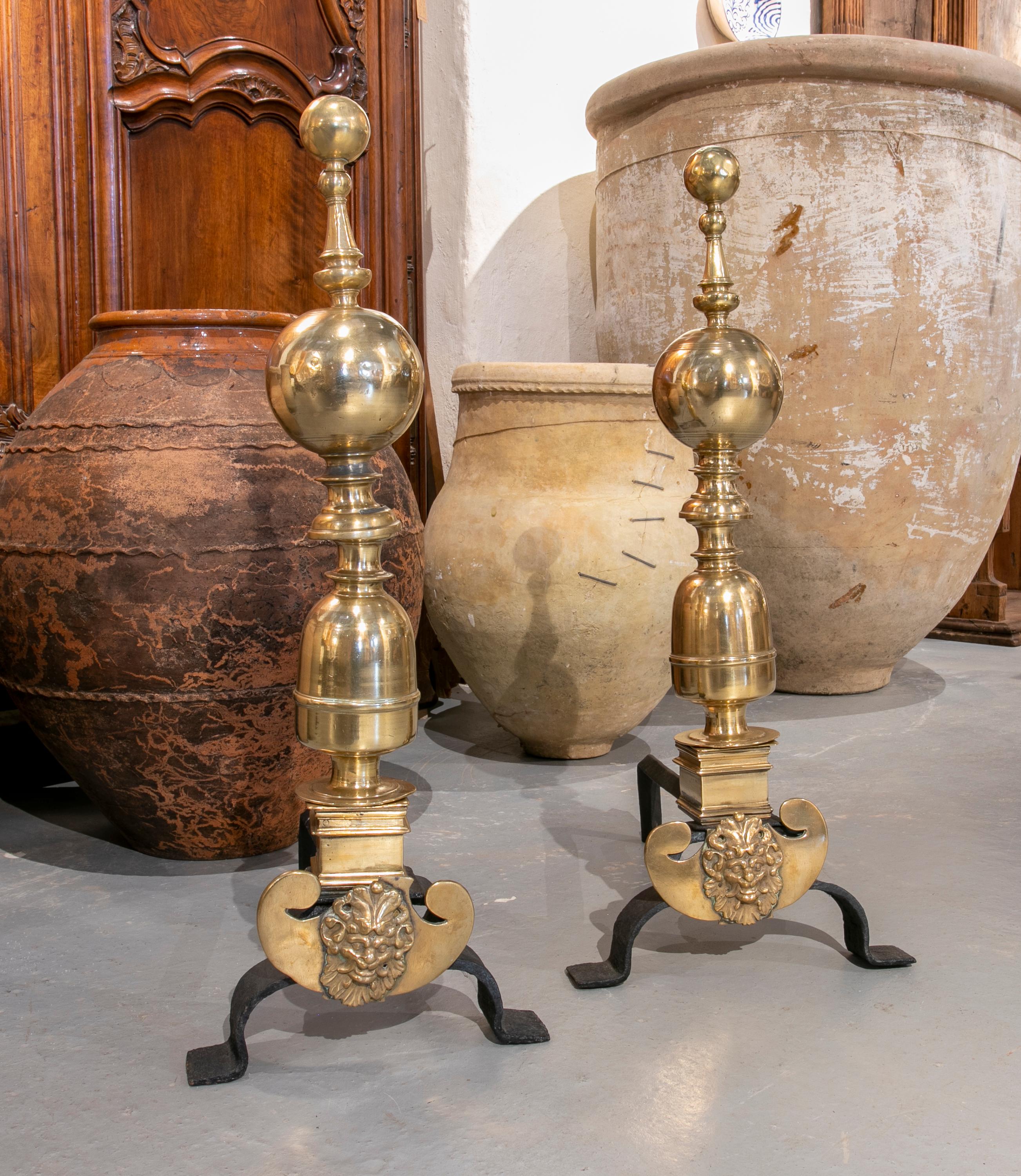 Spanish 18th Century Pair of Gilded Bronze Moorings with Balls on Iron Feet For Sale