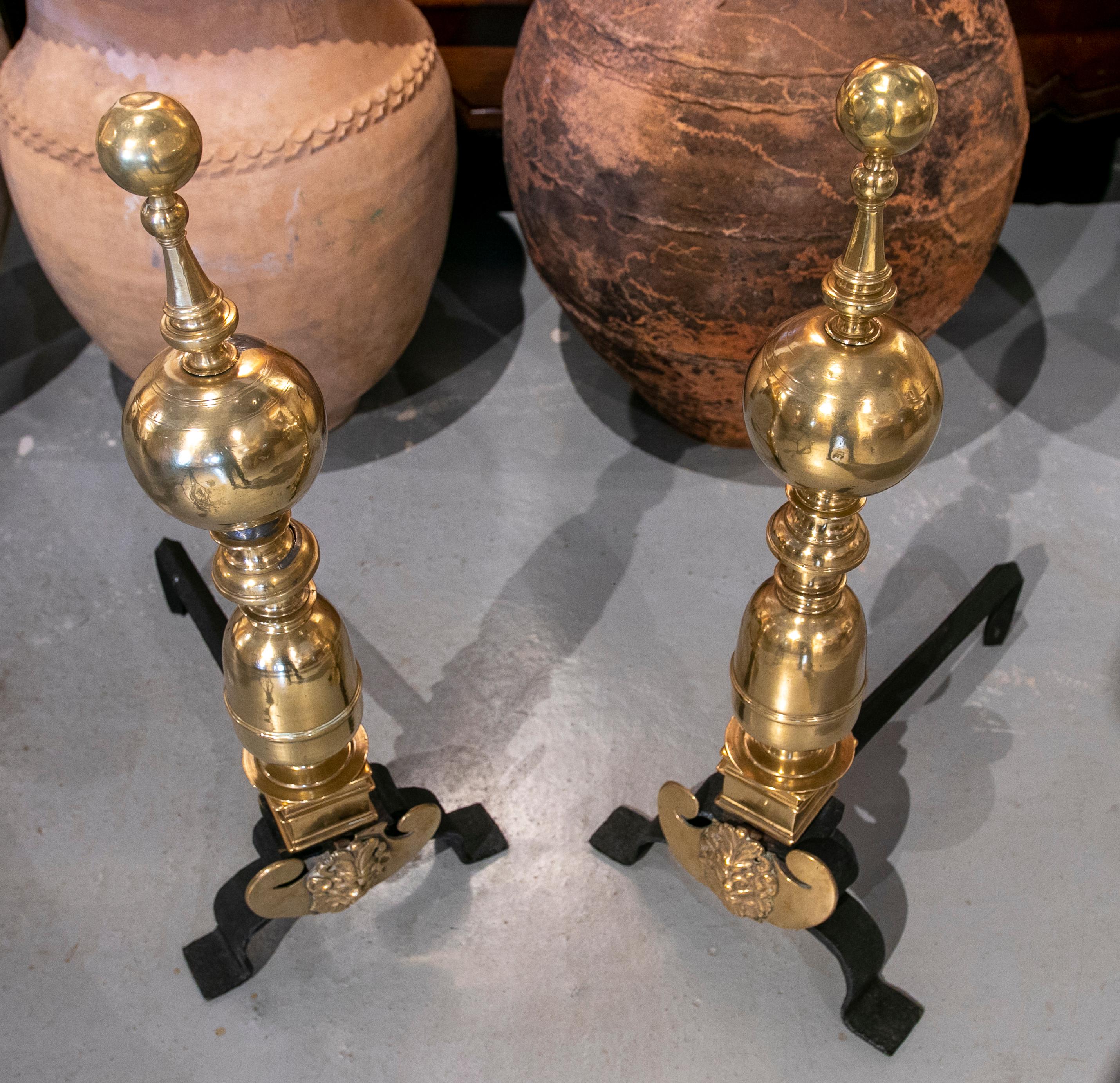 18th Century and Earlier 18th Century Pair of Gilded Bronze Moorings with Balls on Iron Feet For Sale