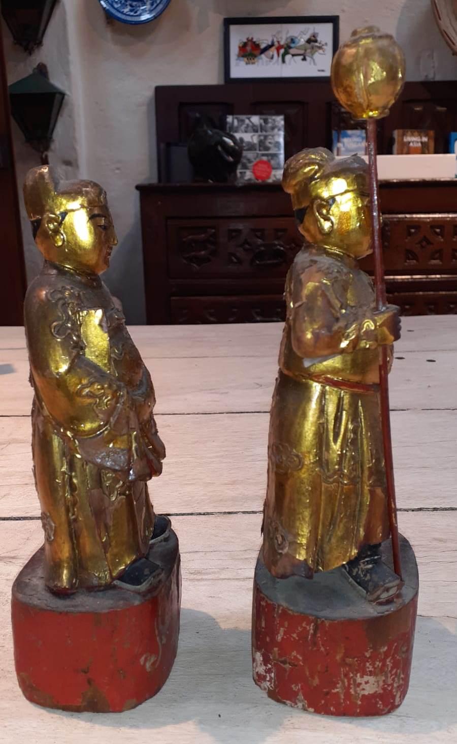 18th Century Pair of Gilded Hand Carved Wooden Buddhist Monks In Good Condition In Marbella, ES