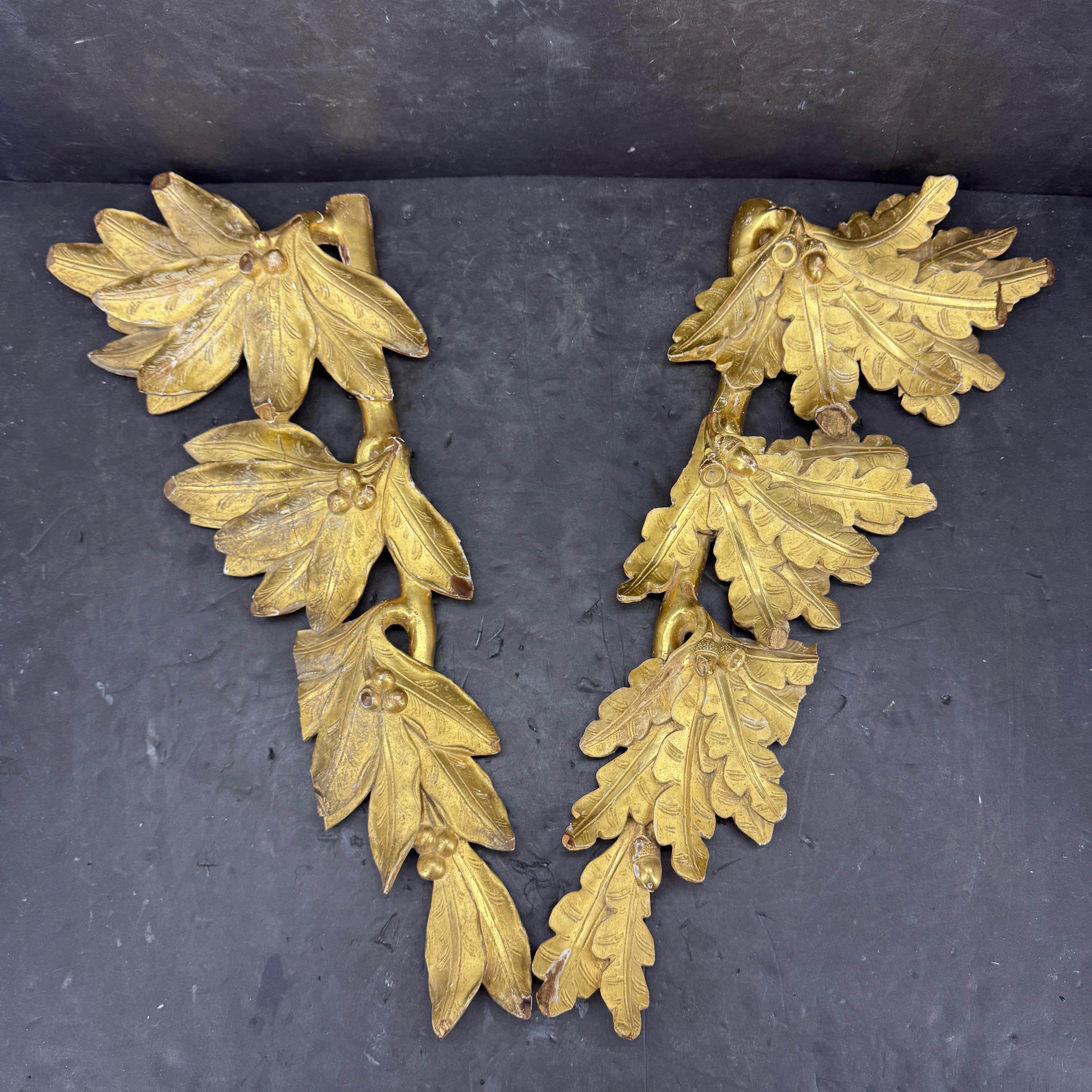 18th Century Pair of Gilt Wood Wall Fragments Sculptures with Leaves and Acorns en vente 4