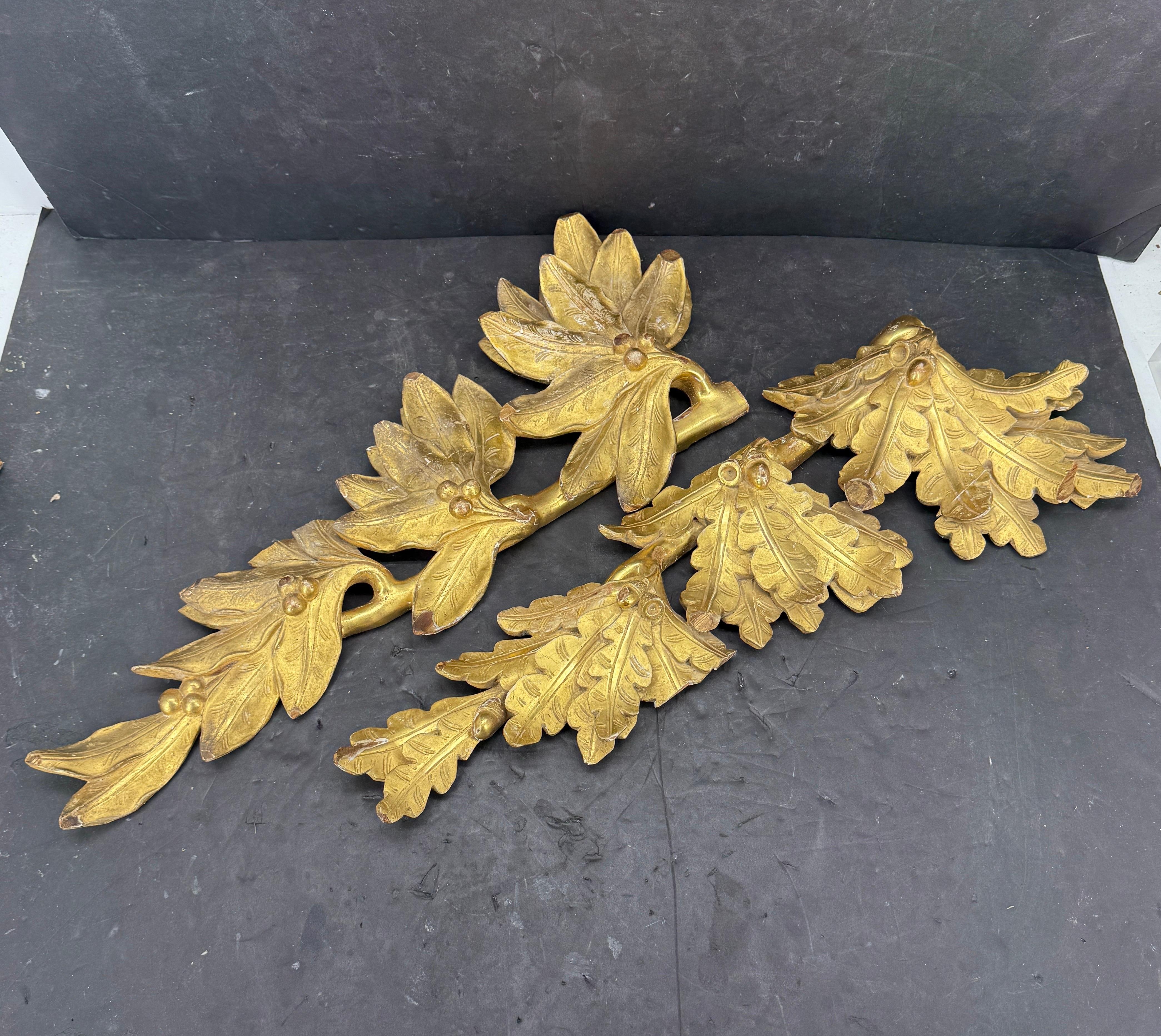 18th Century Pair of Gilt Wood Wall Fragments Sculptures with Leaves and Acorns en vente 5