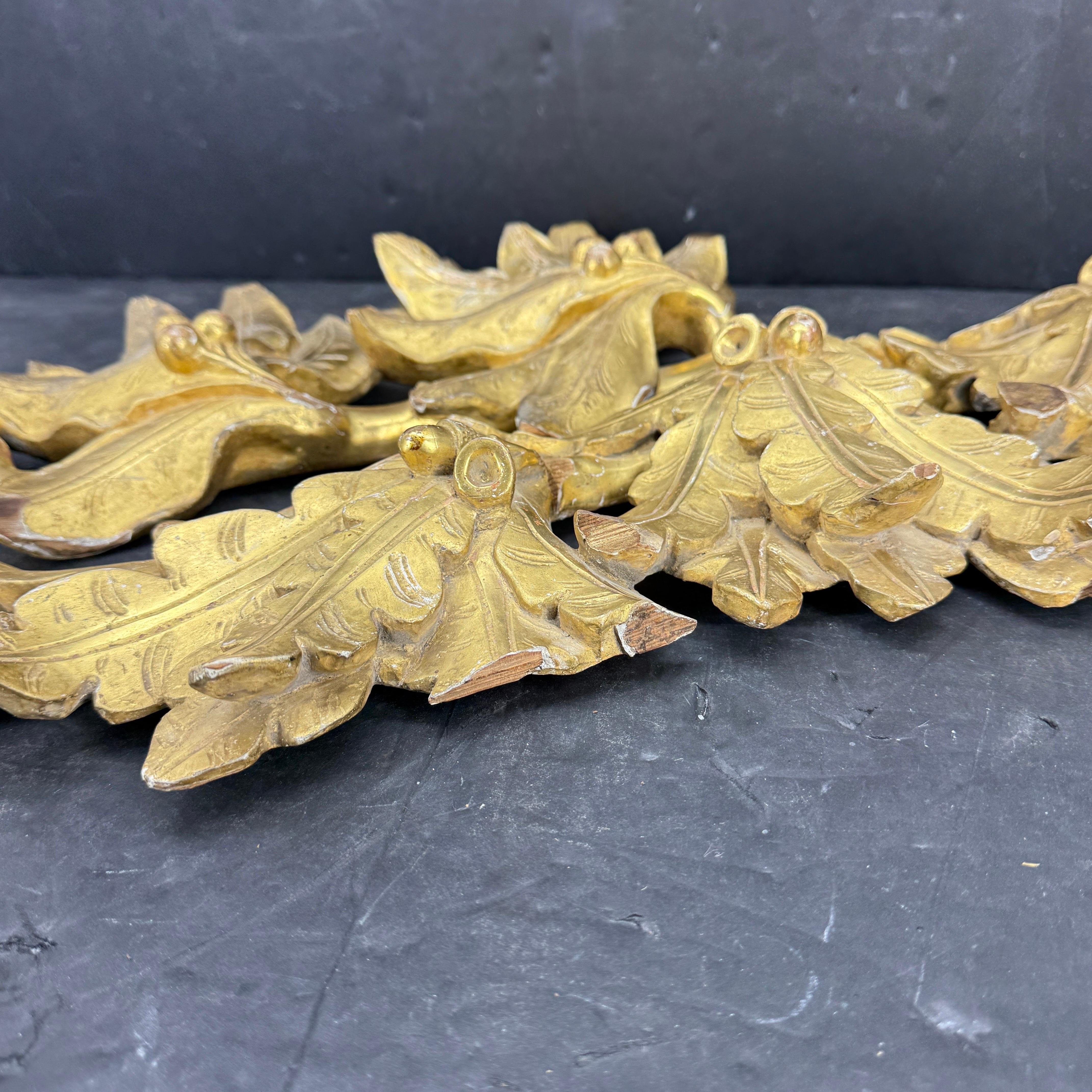 18th Century Pair of Gilt Wood Wall Fragments Sculptures with Leaves and Acorns en vente 7