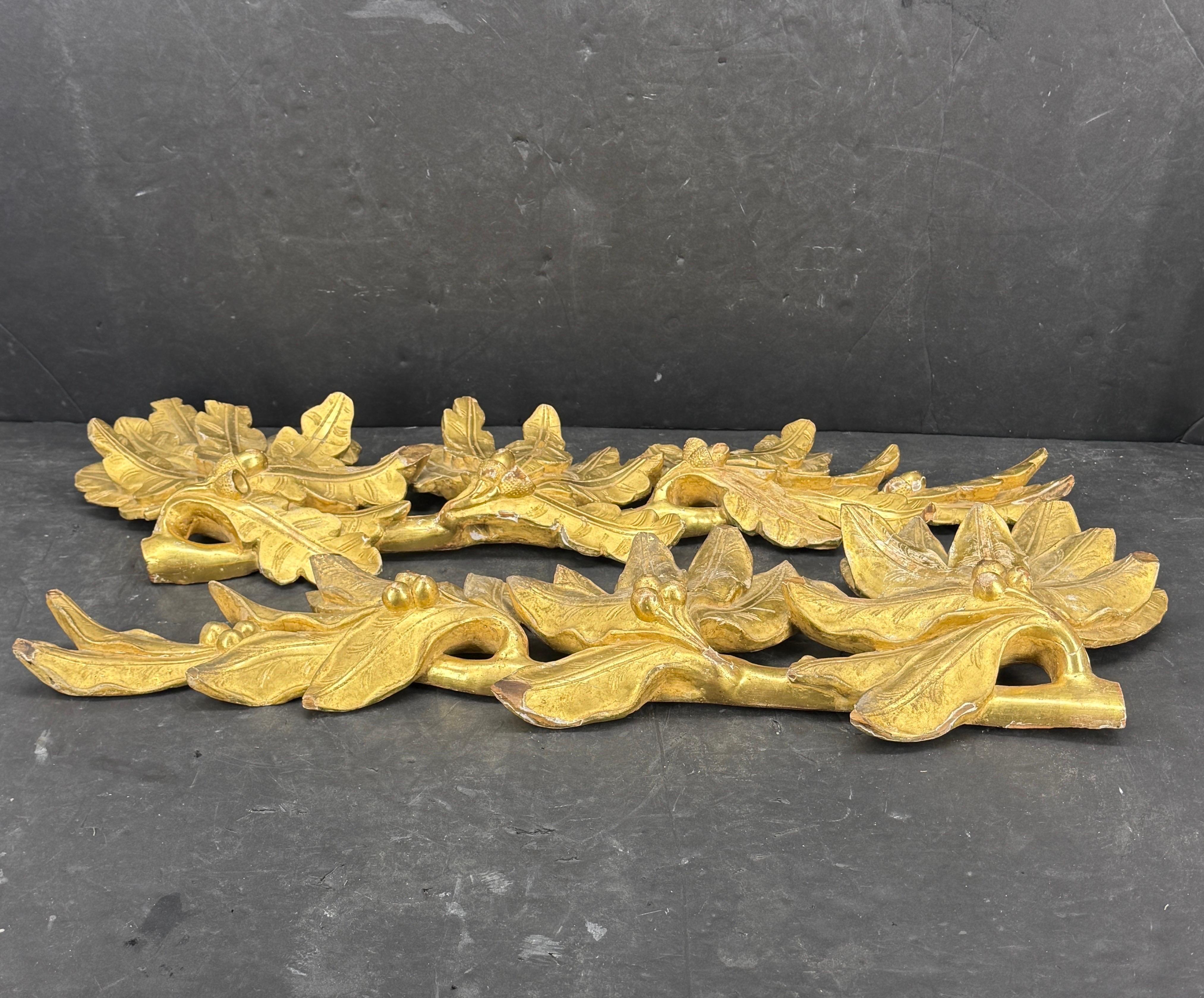 18th Century Pair of Gilt Wood Wall Fragments Sculptures with Leaves and Acorns en vente 9