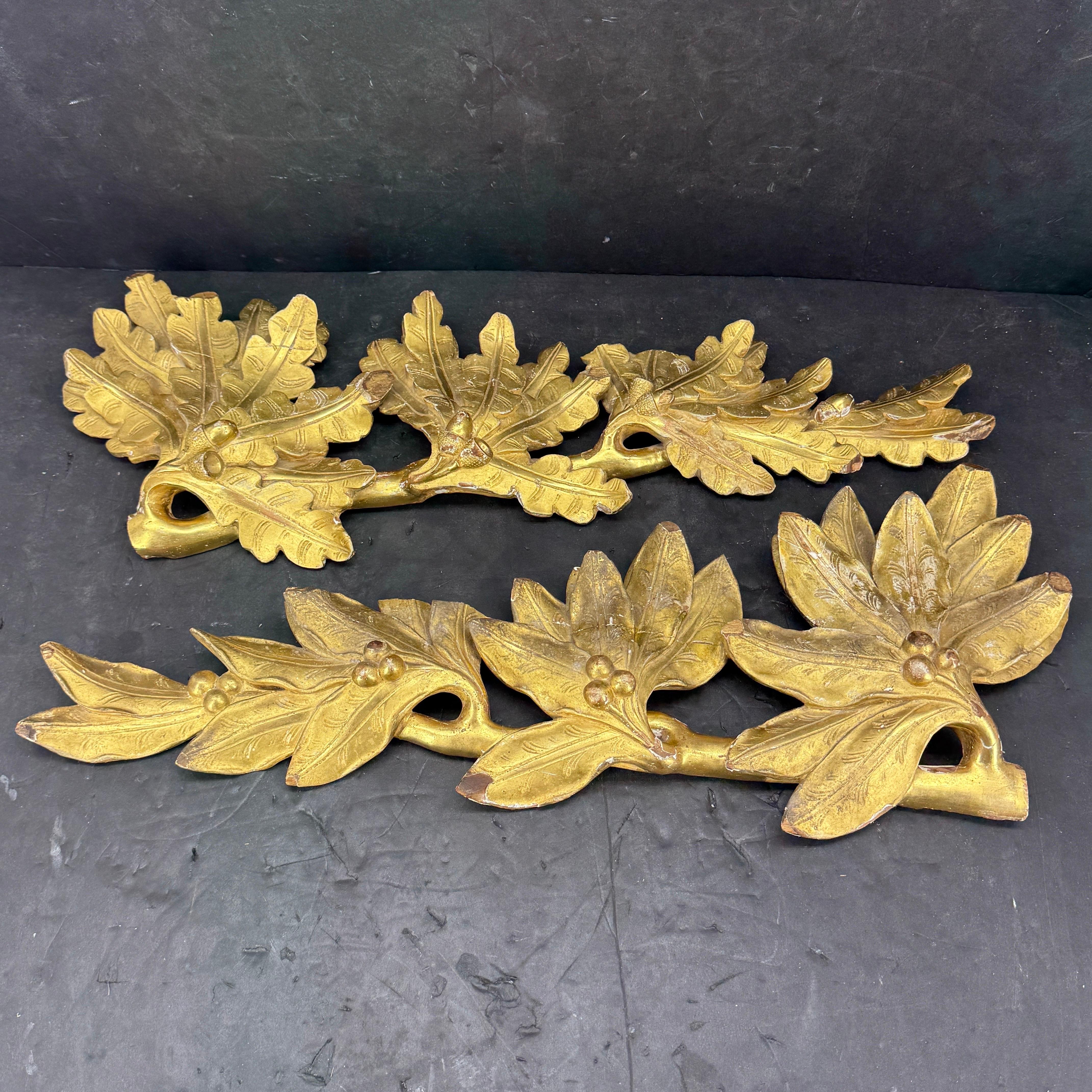 18th Century Pair of Gilt Wood Wall Fragments Sculptures with Leaves and Acorns en vente 10