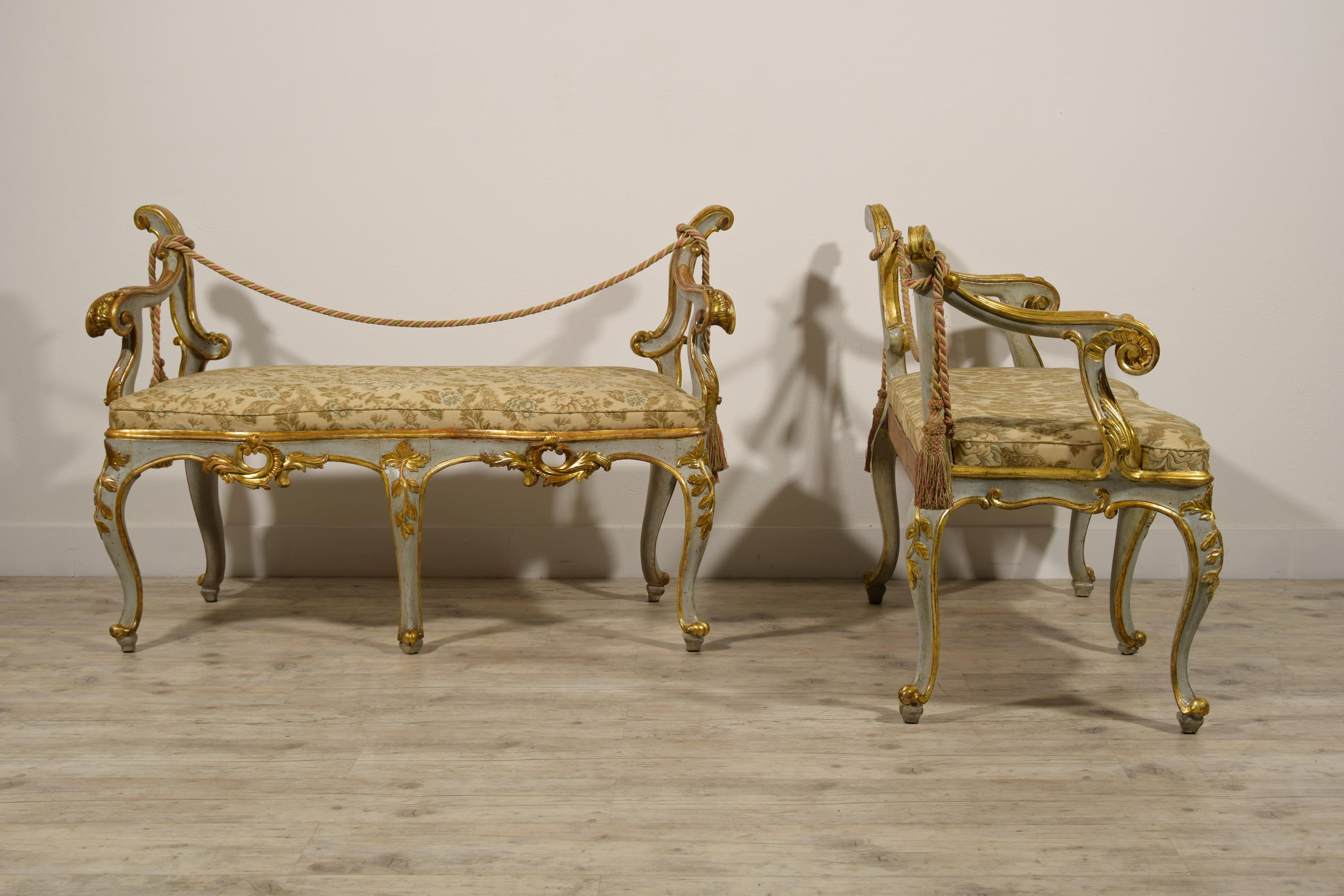 18th Century, Pair of Italian Baroque Lacquered and Gilt Wood Benches For Sale 10