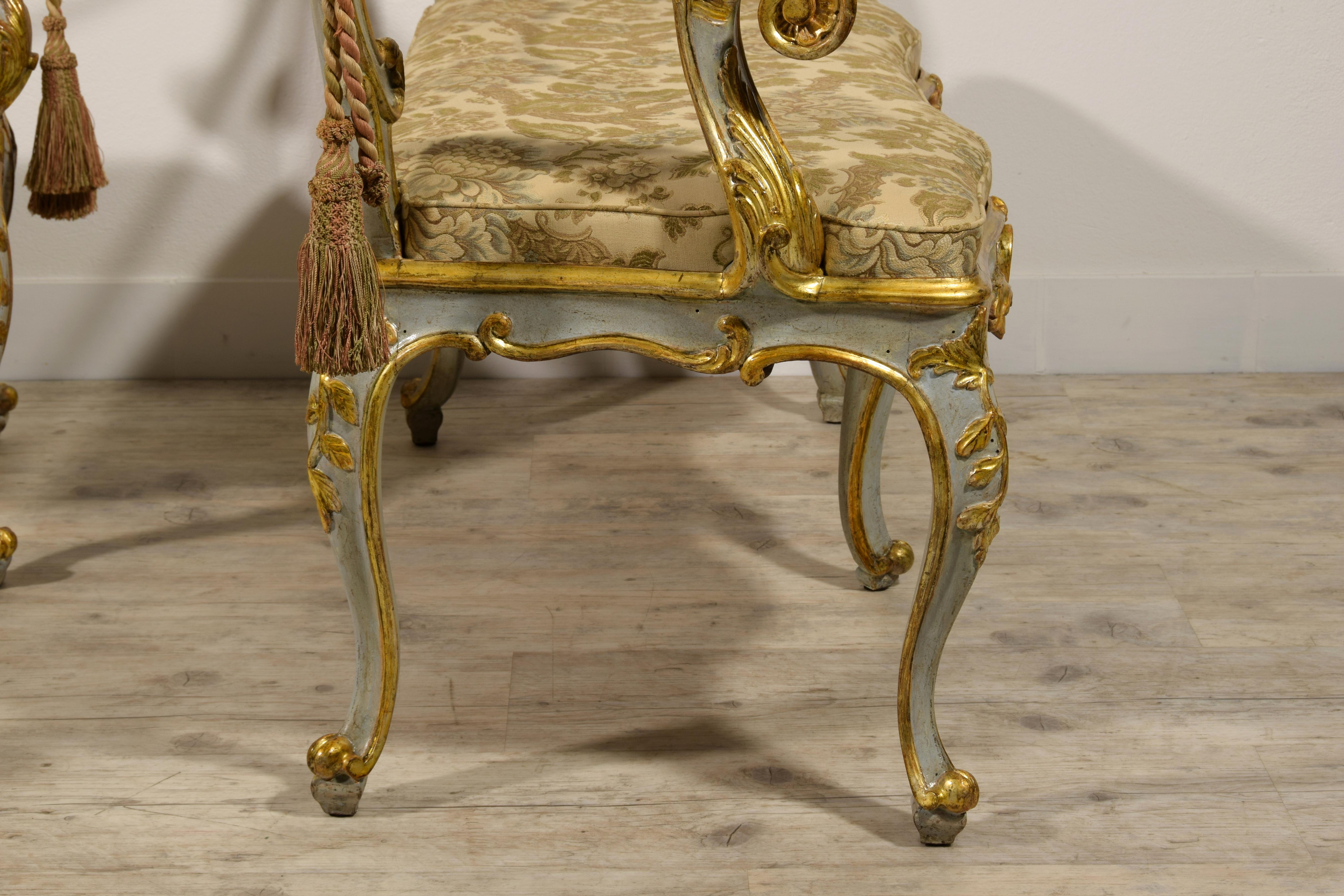 18th Century, Pair of Italian Baroque Lacquered and Gilt Wood Benches For Sale 14