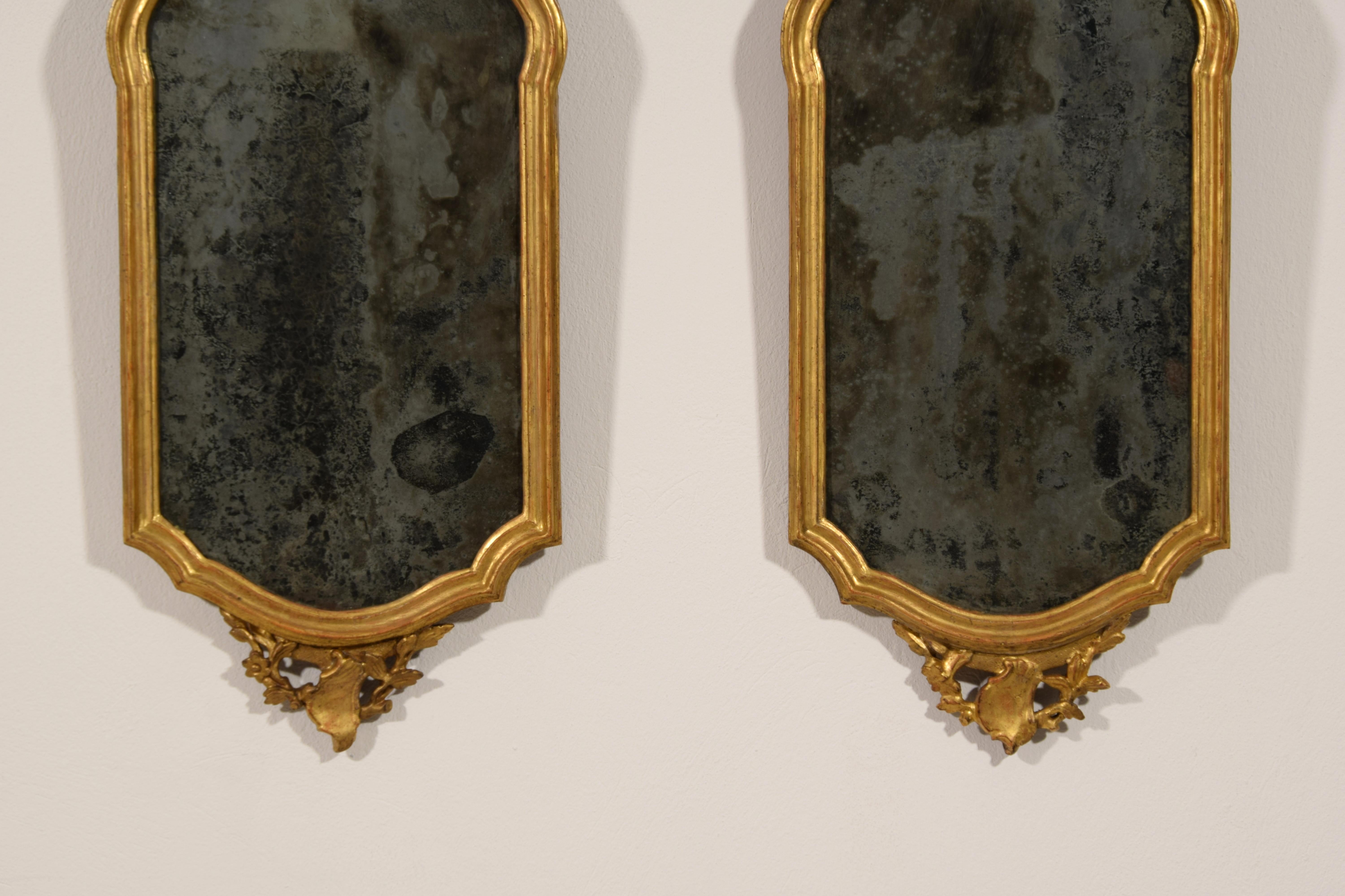 18th Century, Pair of Italian Carved and Giltwood Mirrors 6