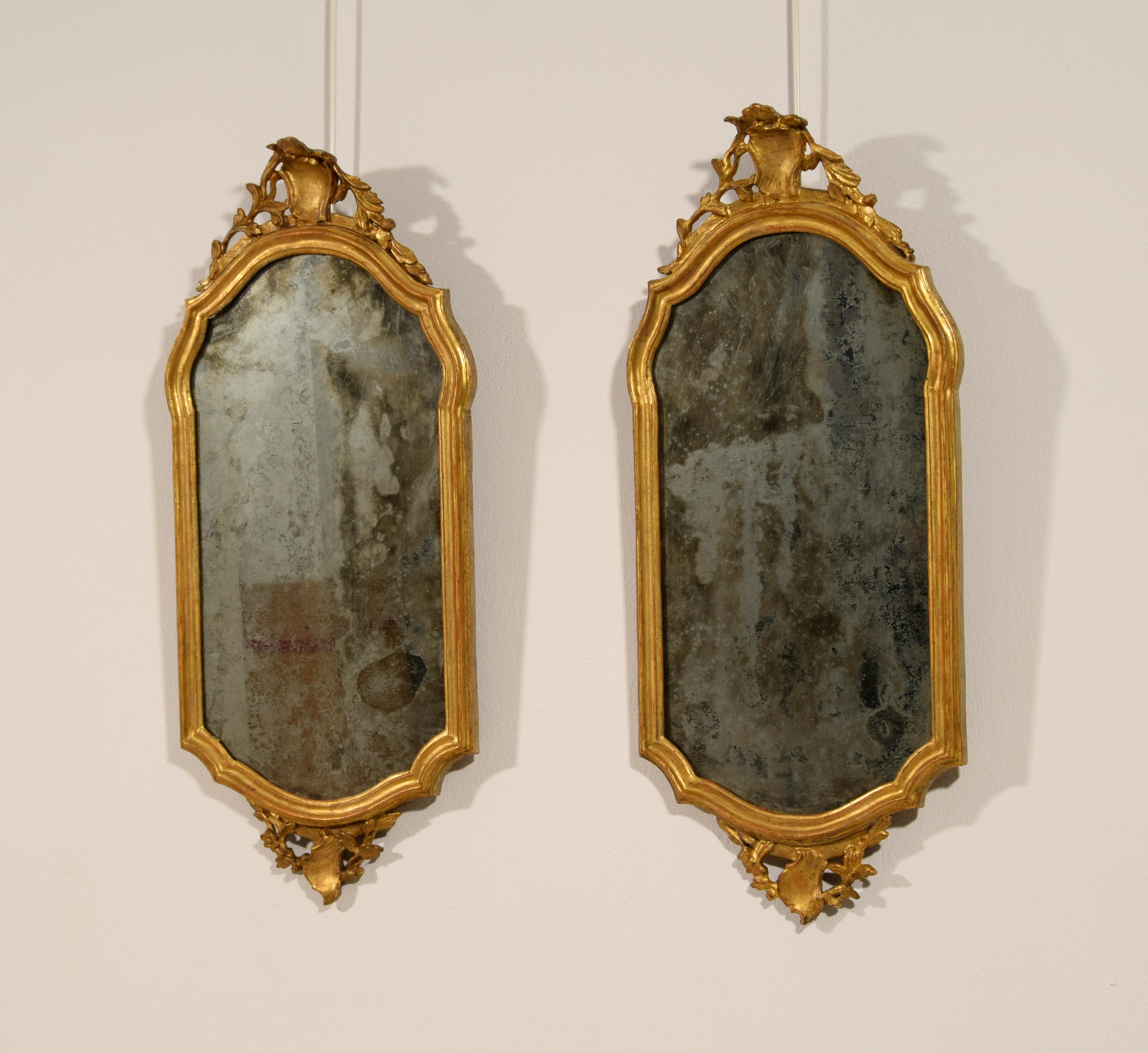 Baroque 18th Century, Pair of Italian Carved and Giltwood Mirrors