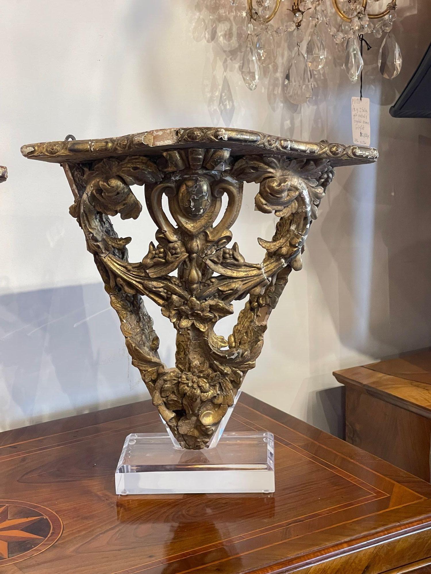 18th Century Pair of Italian Carved Giltwood Brackets In Good Condition For Sale In Dallas, TX