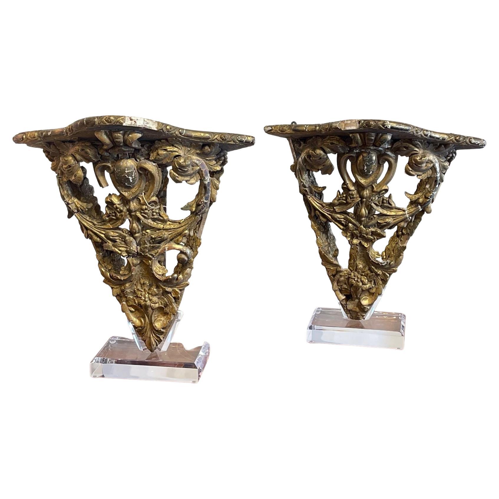 18th Century Pair of Italian Carved Giltwood Brackets For Sale