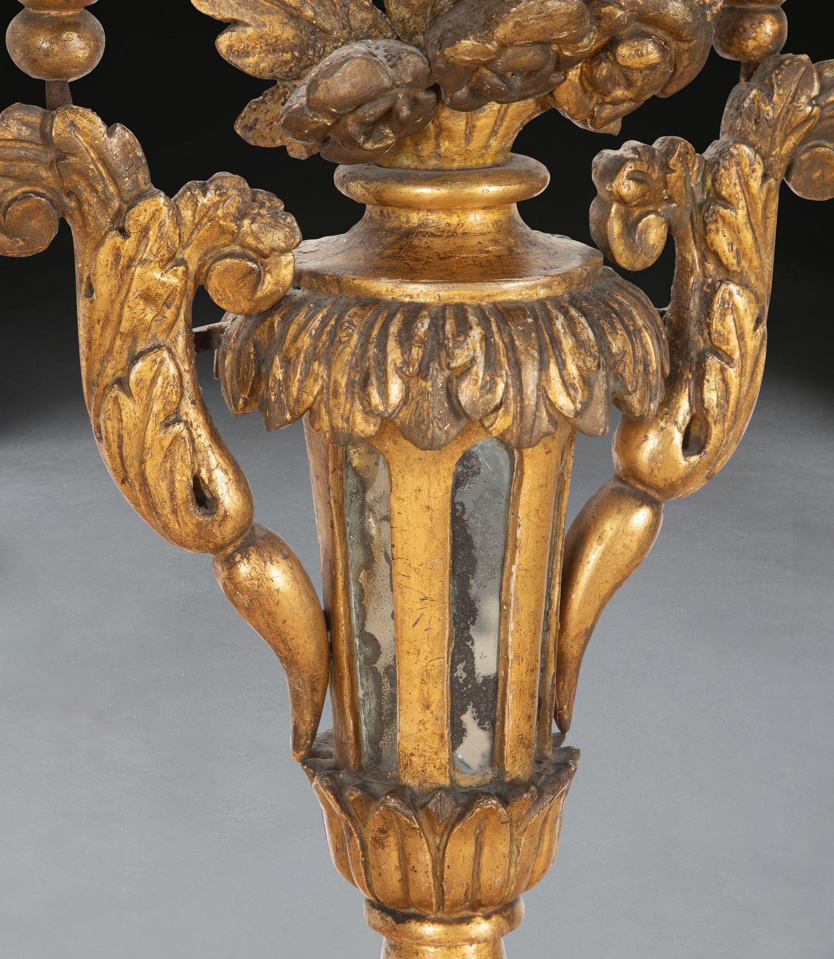 Specchio Coppia di candelabri in legno dorato del XVIII secolo in vendita
