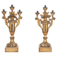 Pareja de candelabros italianos de madera dorada del siglo XVIII