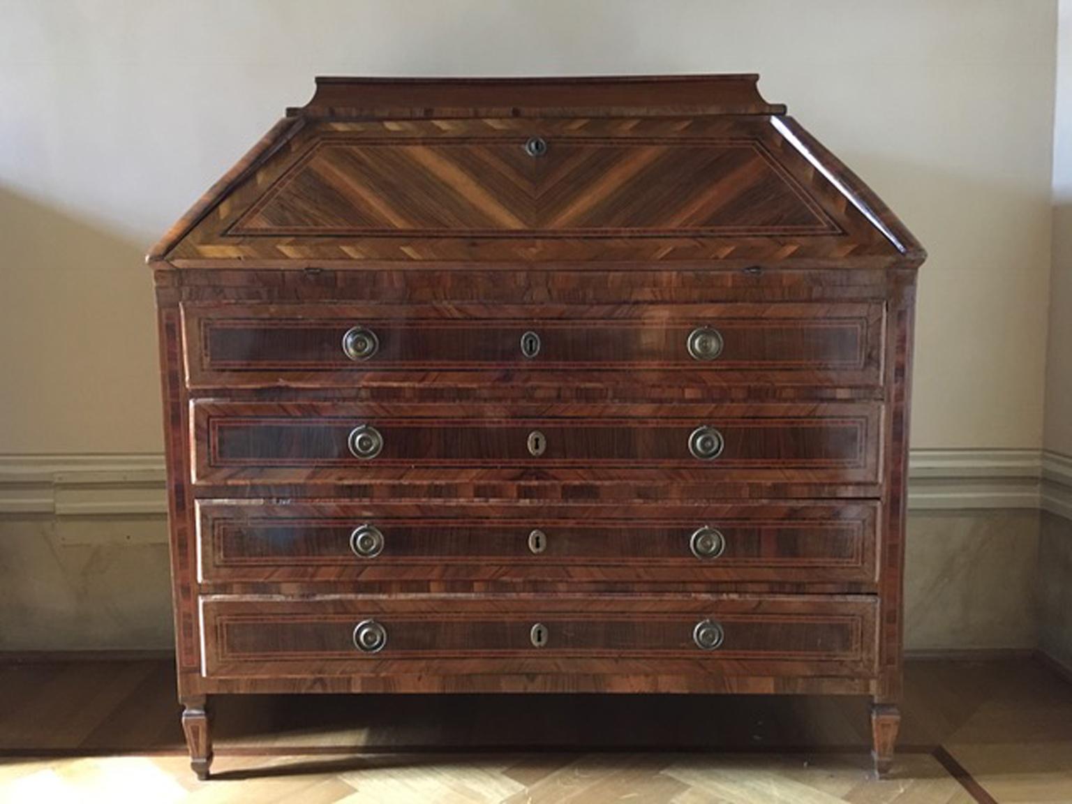 18th Century Pair of Italian Inlaid Walnut Chests of Drawers with Secretaire For Sale 5