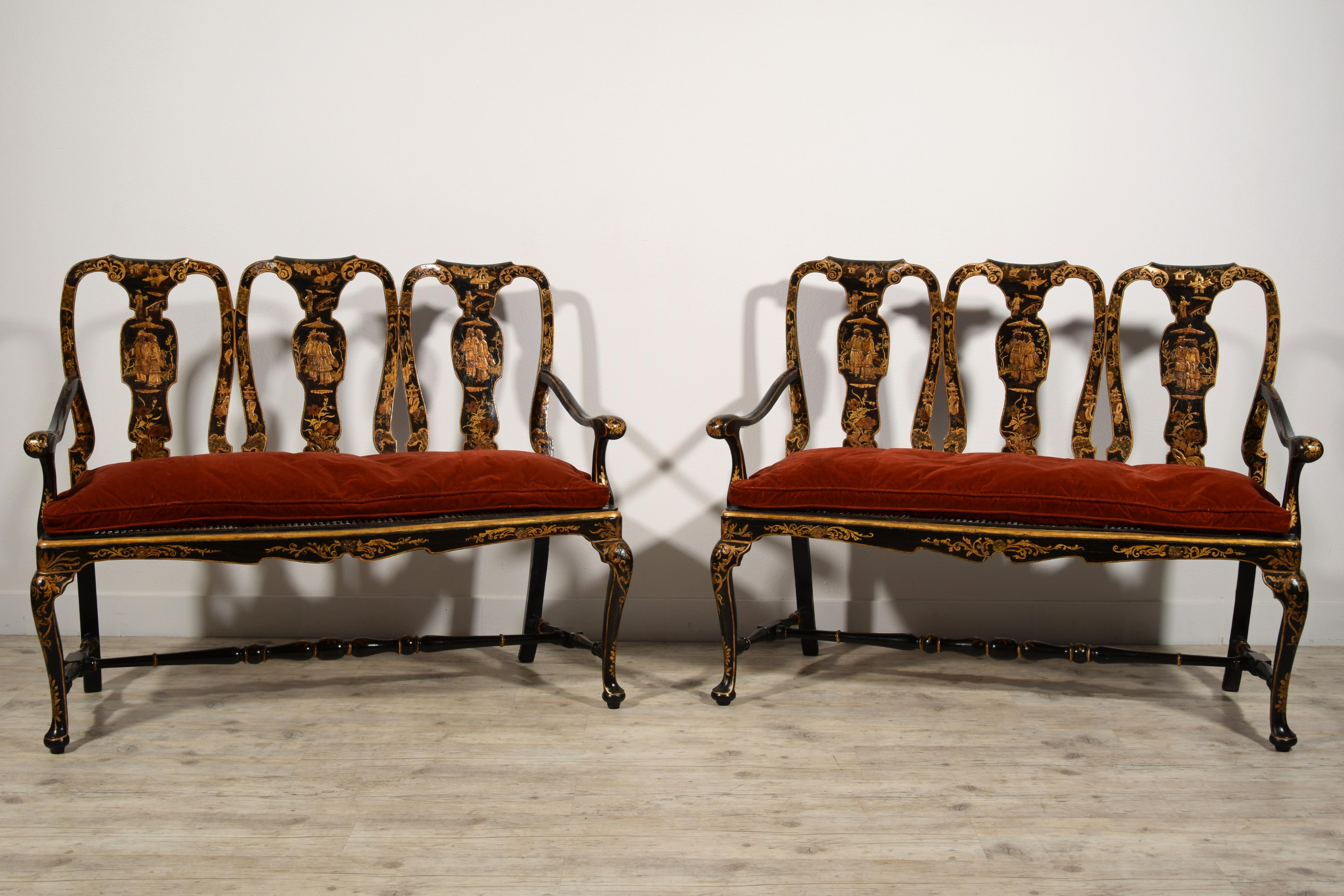 18th Century, Pair of Italian Lacquered Chinoiserie Wood Sofas For Sale 12