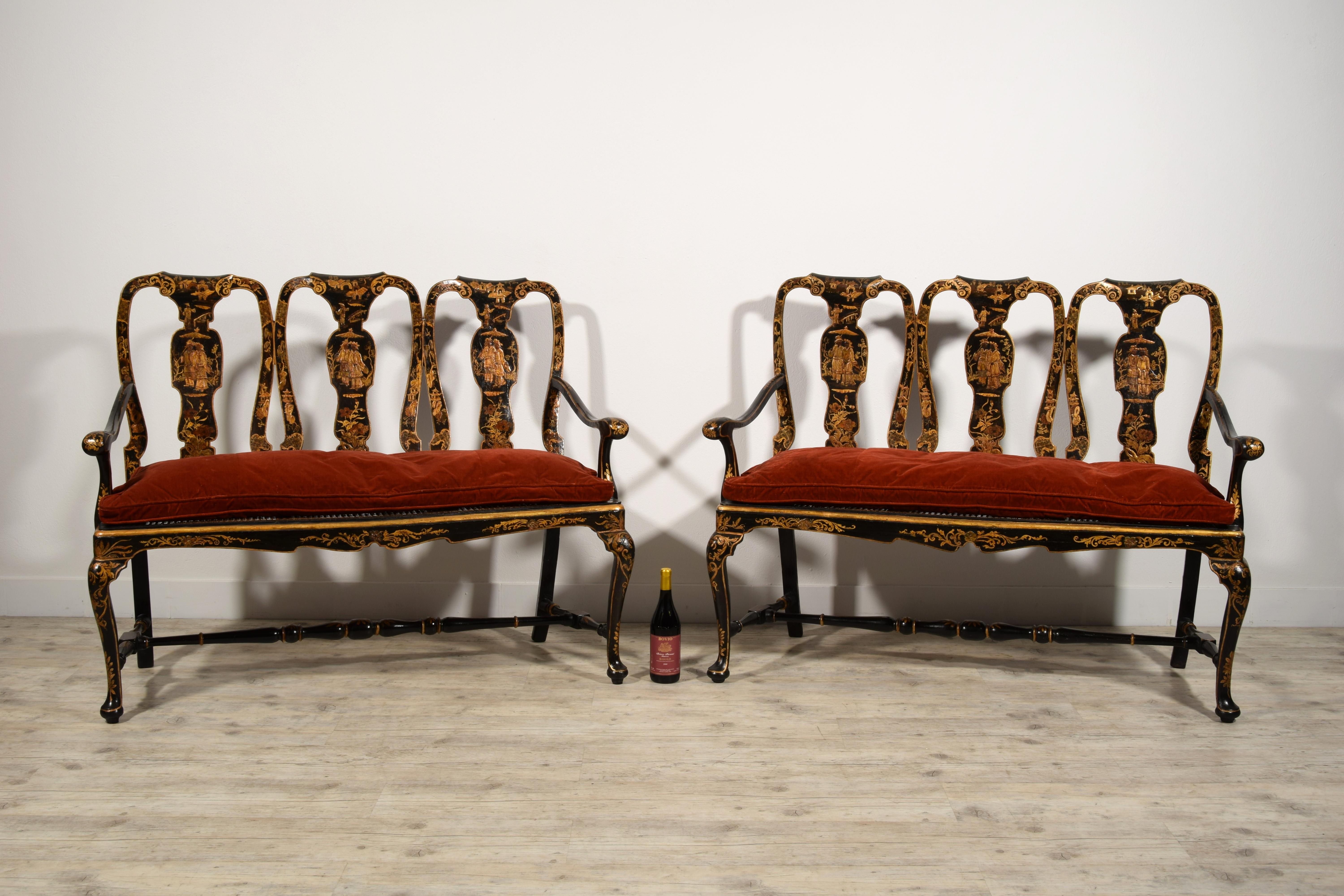 18th Century, Pair of Italian Lacquered Chinoiserie Wood Sofas For Sale 13