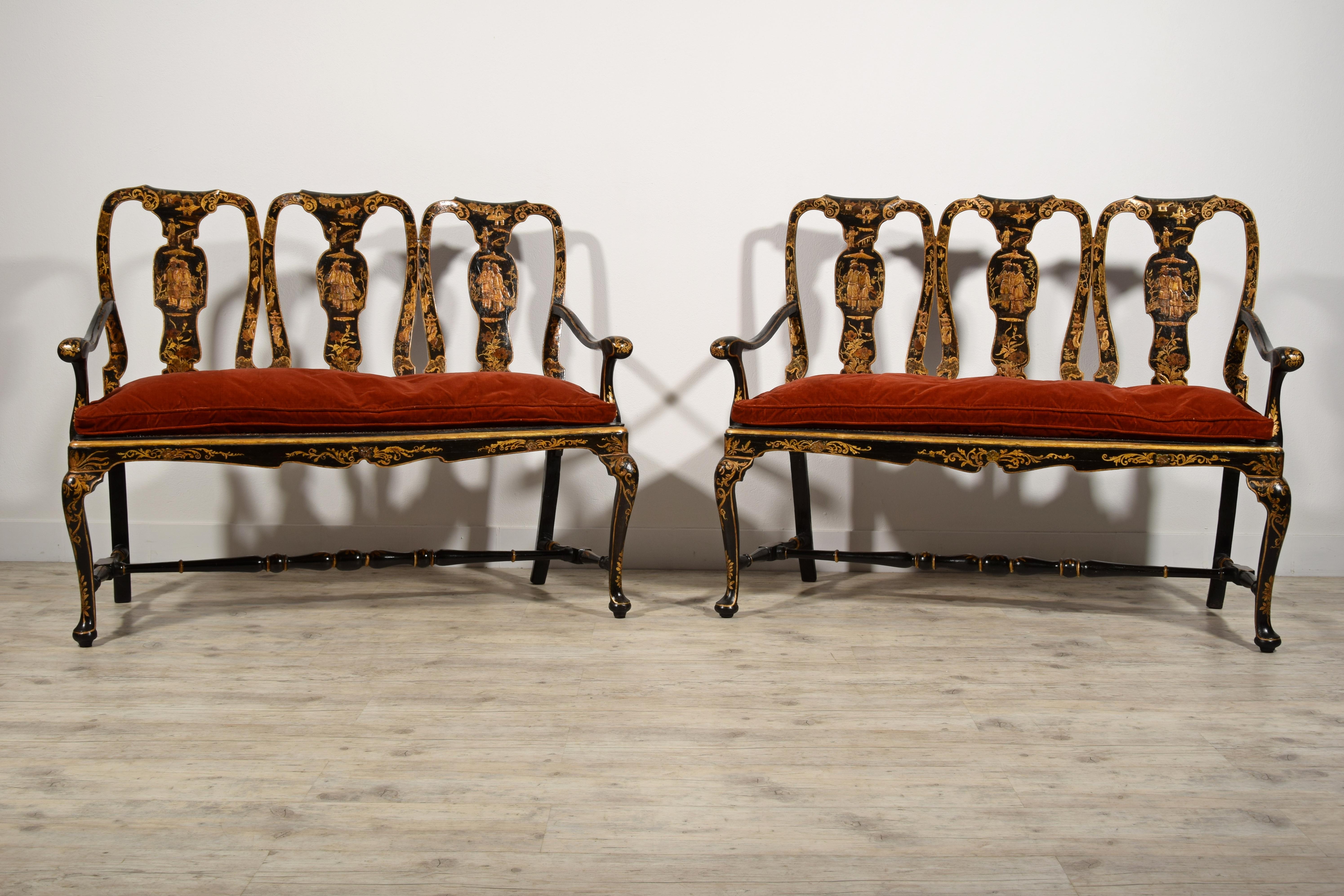 18th Century, Pair of Italian Lacquered Chinoiserie Wood Sofas For Sale 14