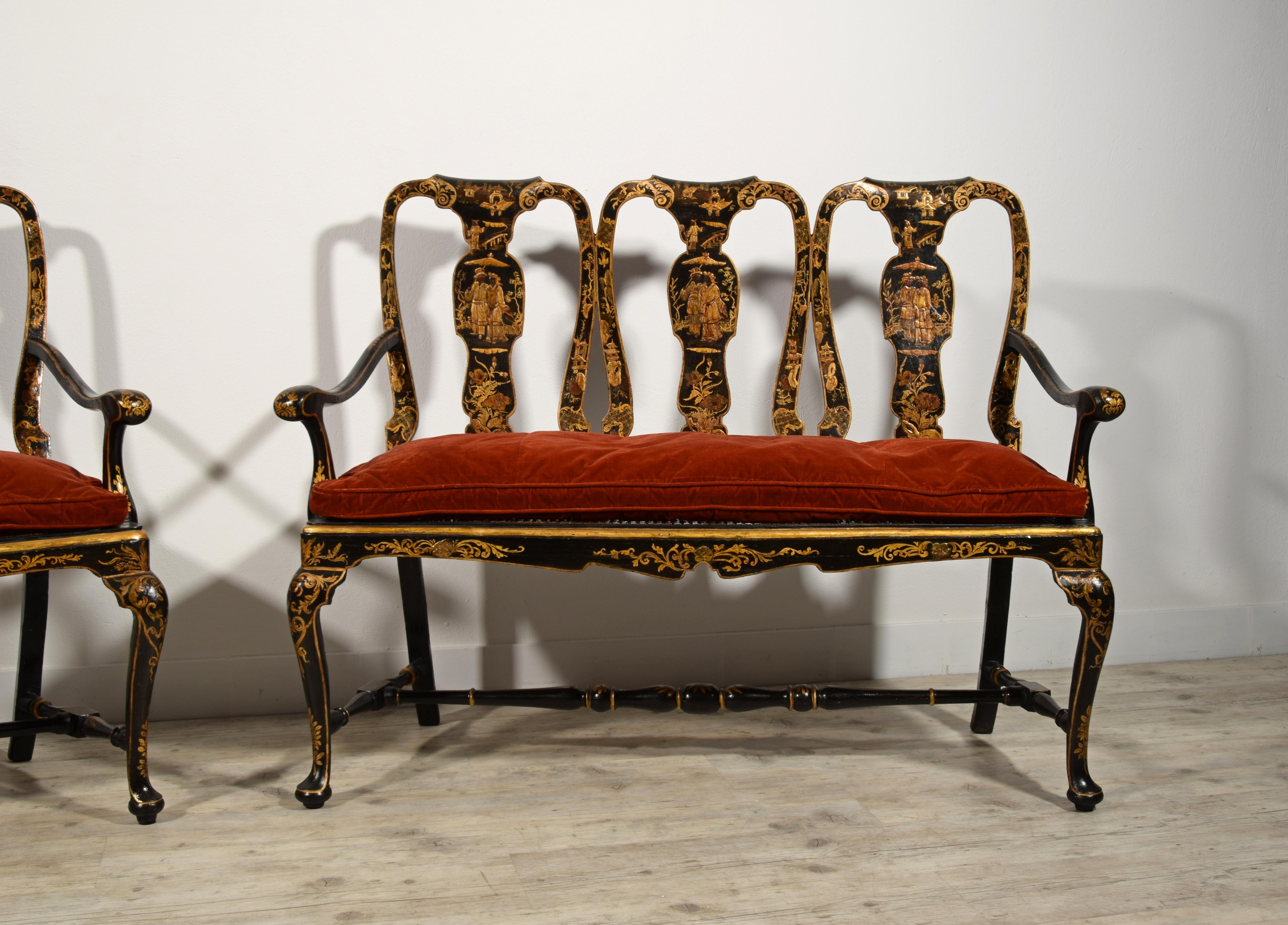 18th Century, Pair of Italian Lacquered Chinoiserie Wood Sofas For Sale 16
