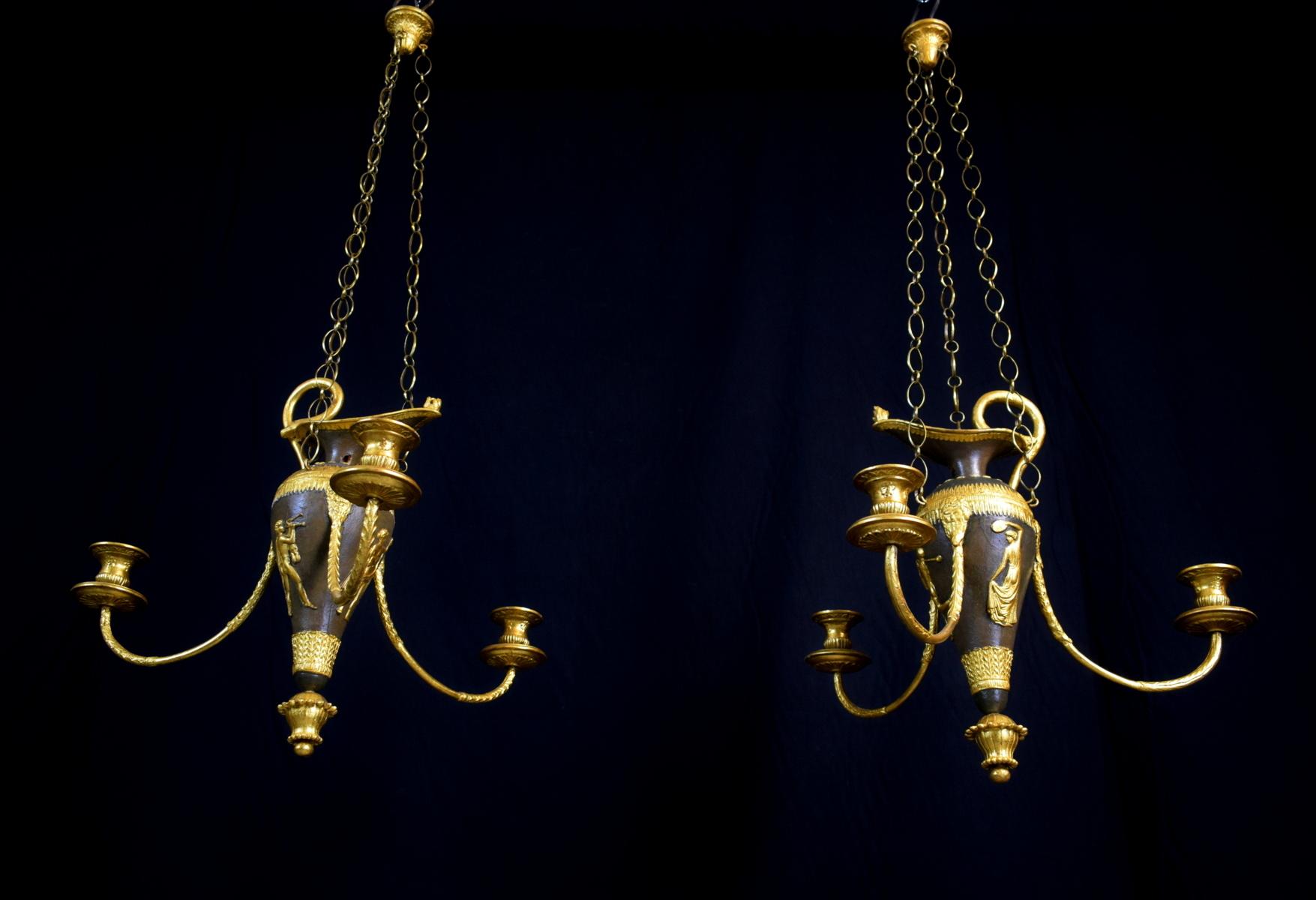 18th Century, Pair of Italian Lacquered Wood and Gilded Pastiglia Chandeliers 2