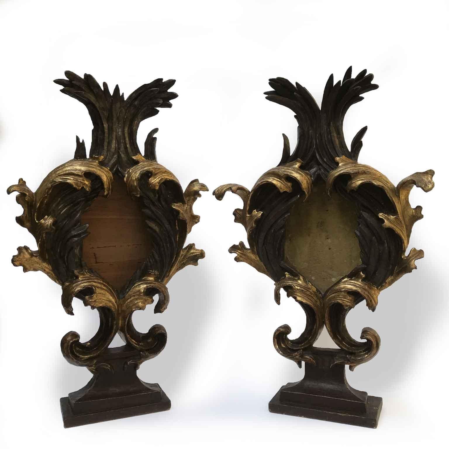 18th Century Pair of Italian Large Reliquary Gilt Silvered Carved Wood 11