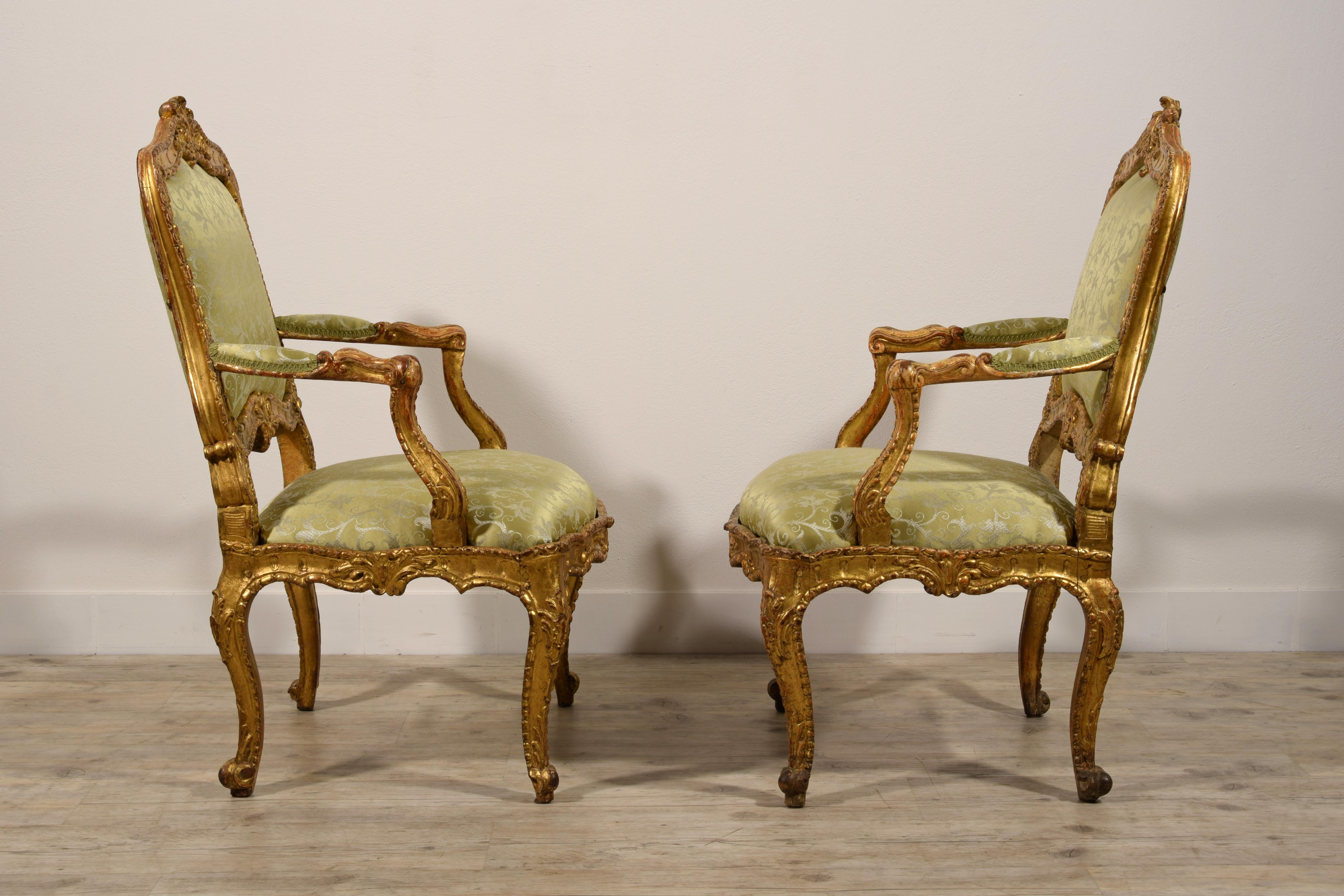 18th Century Pair of Italian Louis XV Carved Giltwood Armchairs For Sale 7