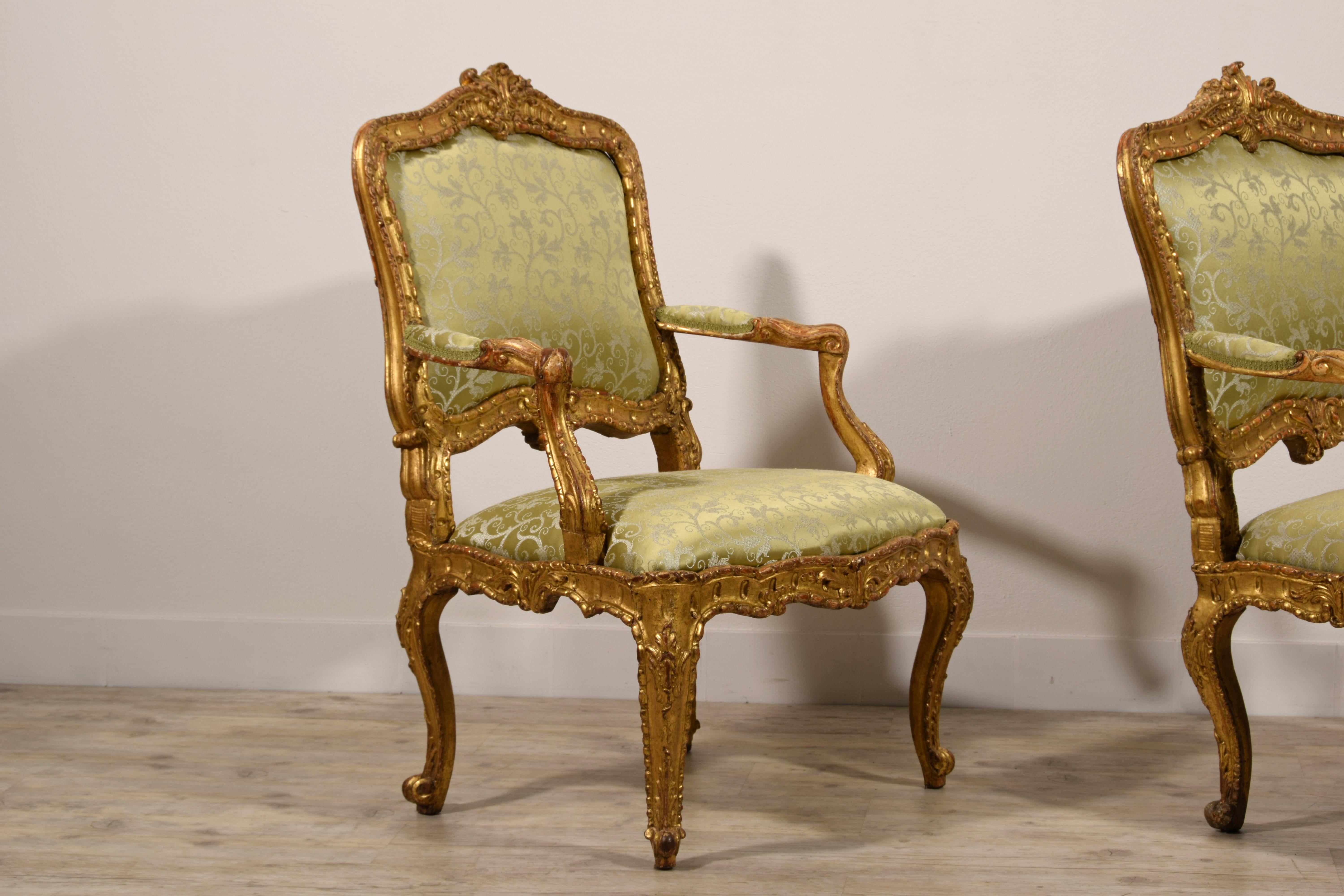 18th Century Pair of Italian Louis XV Carved Giltwood Armchairs For Sale 11