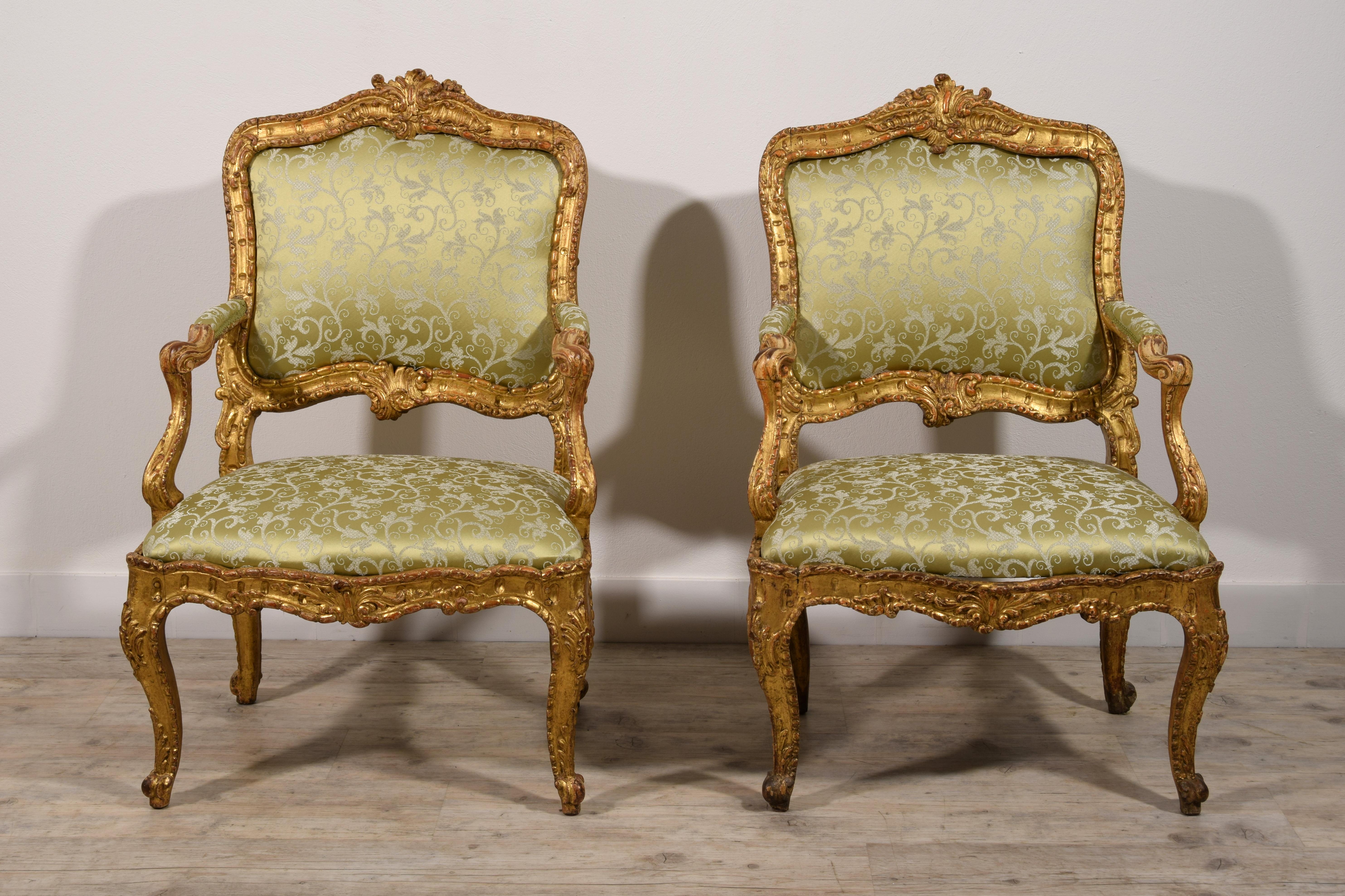 18th Century Pair of Italian Louis XV Carved Giltwood Armchairs For Sale 17