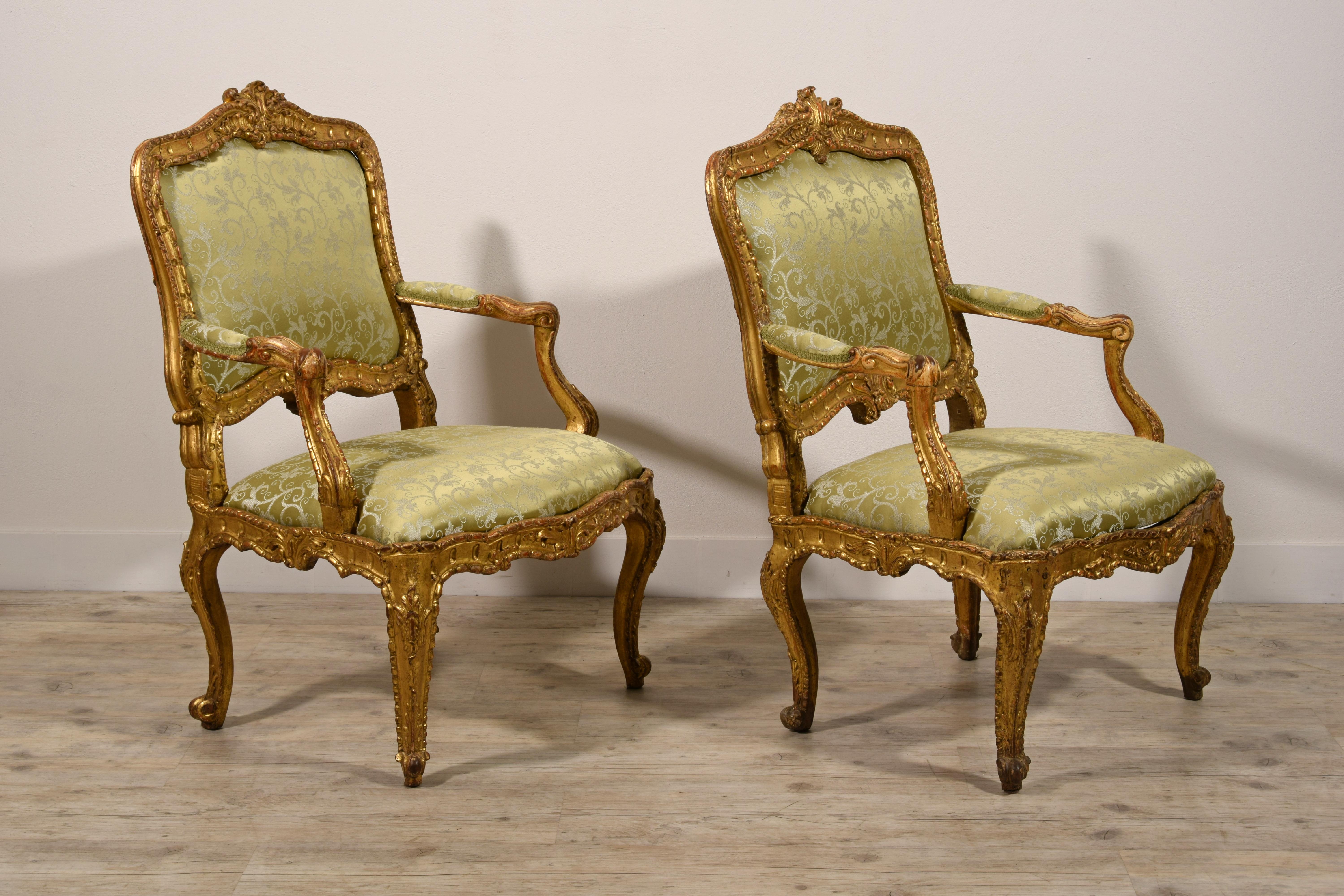 18th Century Pair of Italian Louis XV Carved Giltwood Armchairs For Sale 5