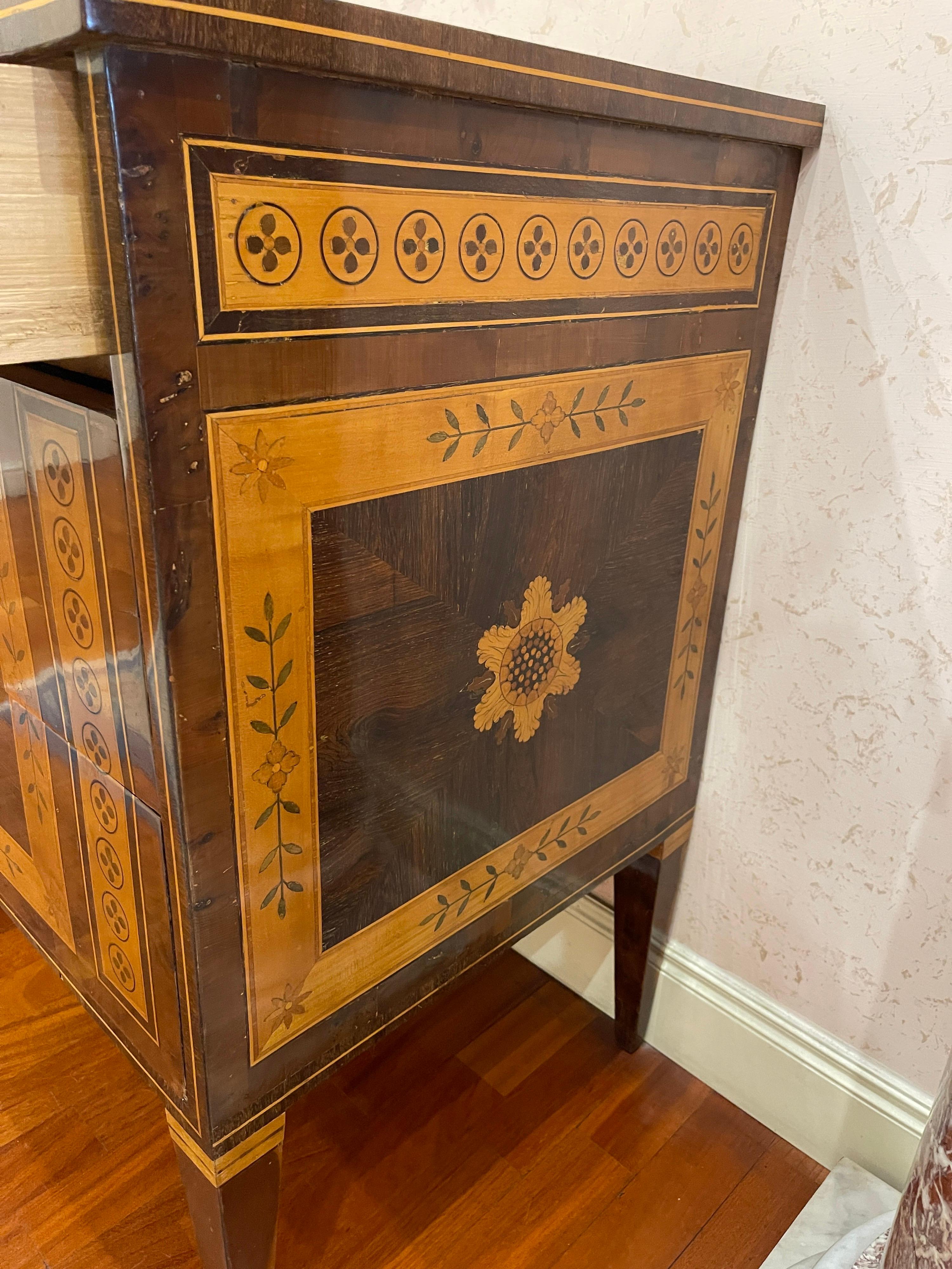 18th Century Pair of Italian Louis XVI Walnut Rosewood Chest of Drawers 1780 6