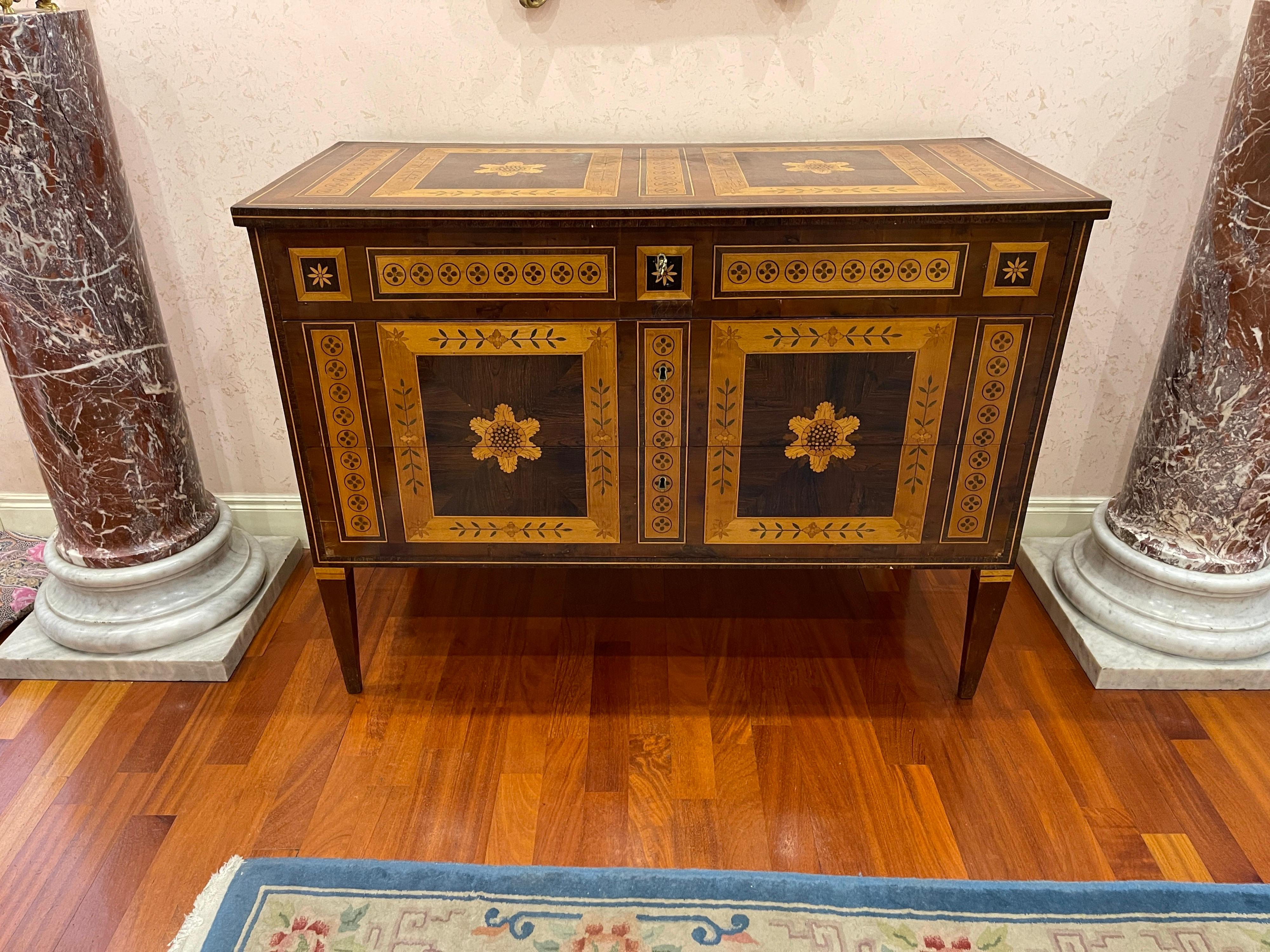 Marquetry 18th Century Pair of Italian Louis XVI Walnut Rosewood Chest of Drawers 1780