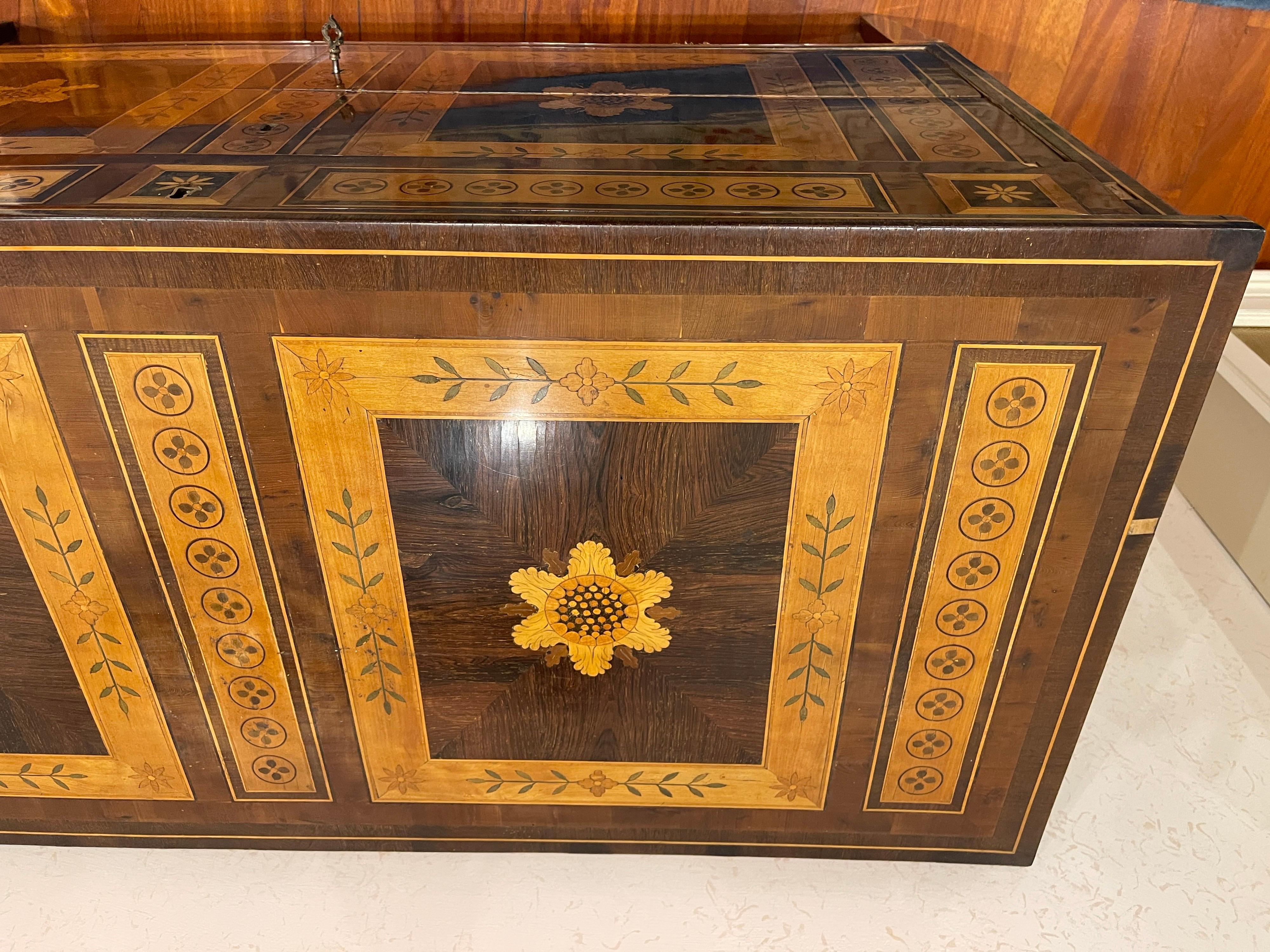 18th Century Pair of Italian Louis XVI Walnut Rosewood Chest of Drawers 1780 2