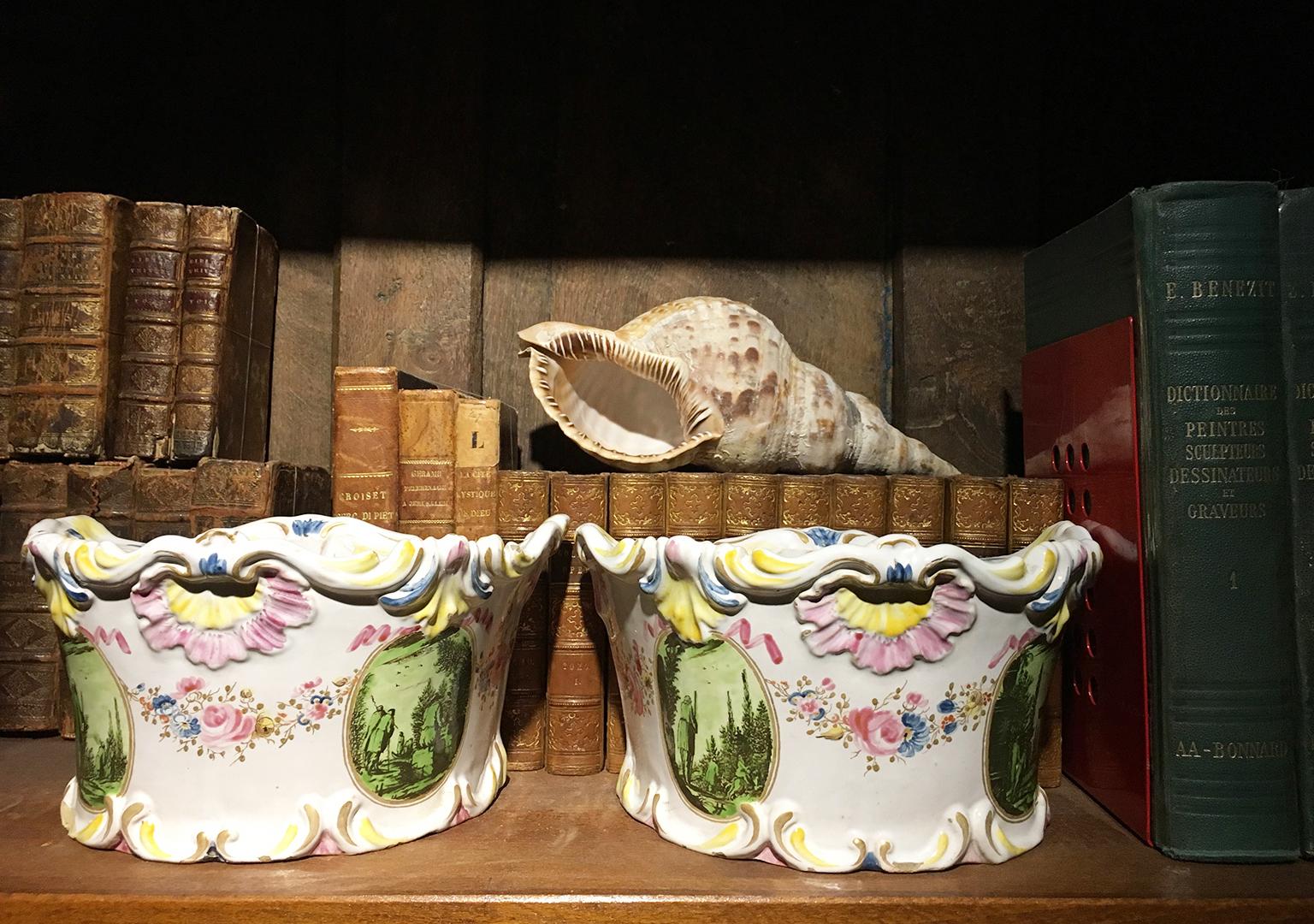 Pair of Ancient Italian Maiolica Flower Pots Milan, Rubati Factory, 1770 circa For Sale 13