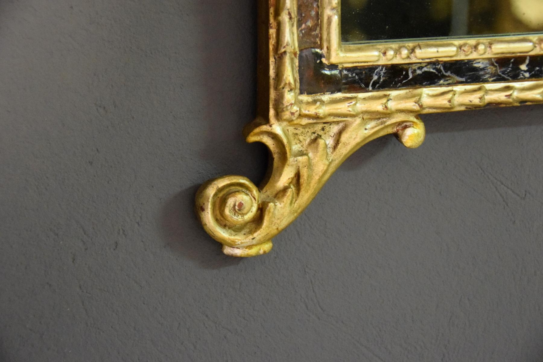 18ème siècle:: Paire de miroirs italiens néoclassiques sculptés et en bois doré en vente 5