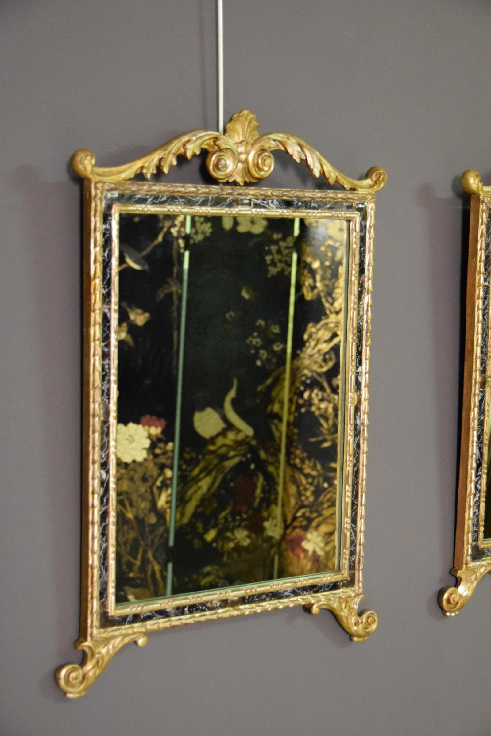 18ème siècle:: Paire de miroirs italiens néoclassiques sculptés et en bois doré en vente 10