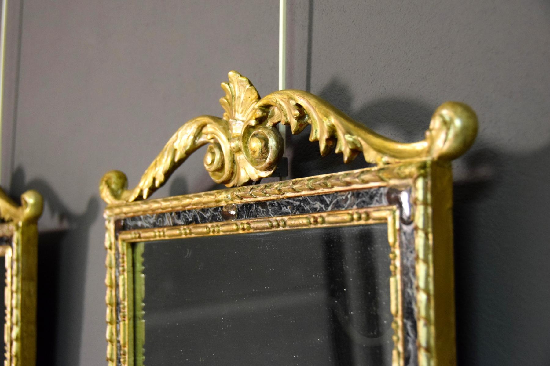 18th Century, Pair of Italian Neoclassical Carved and Giltwood Mirrors For Sale 4