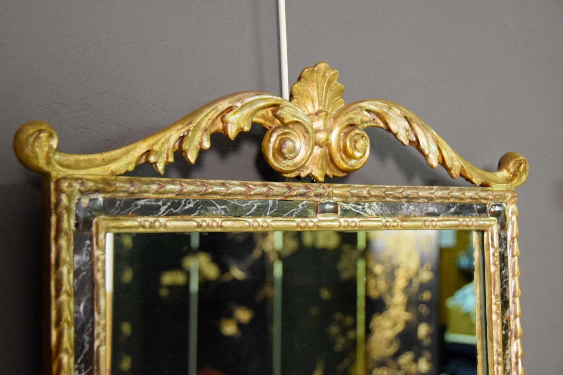 18. Jahrhundert:: Paar italienische neoklassizistische Spiegel mit Schnitzereien und Giltwood im Angebot 4