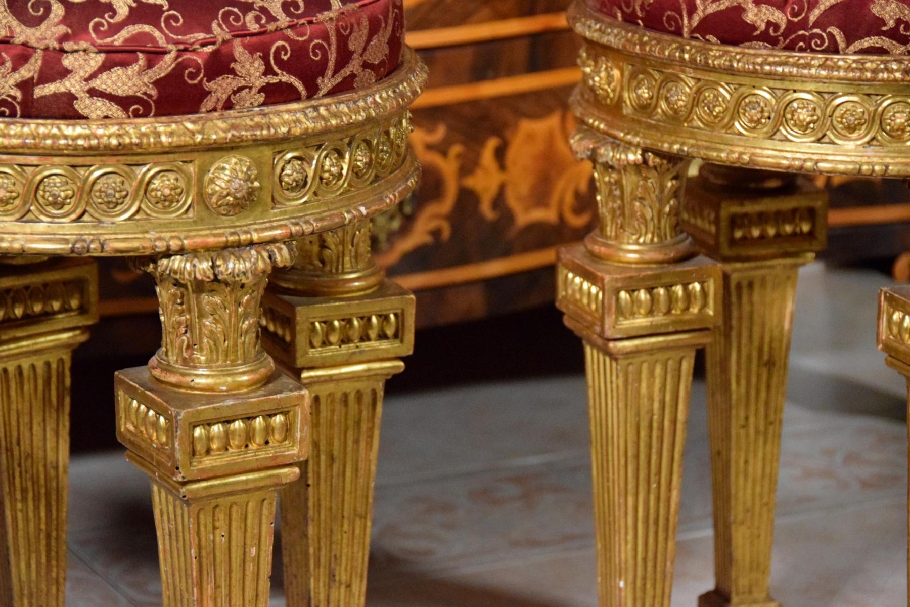 18th Century, Pair of Italian Neoclassical Carved Giltwood Stools For Sale 7