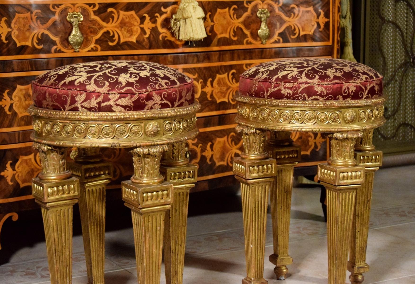 18th Century, Pair of Italian Neoclassical Carved Giltwood Stools For Sale 8