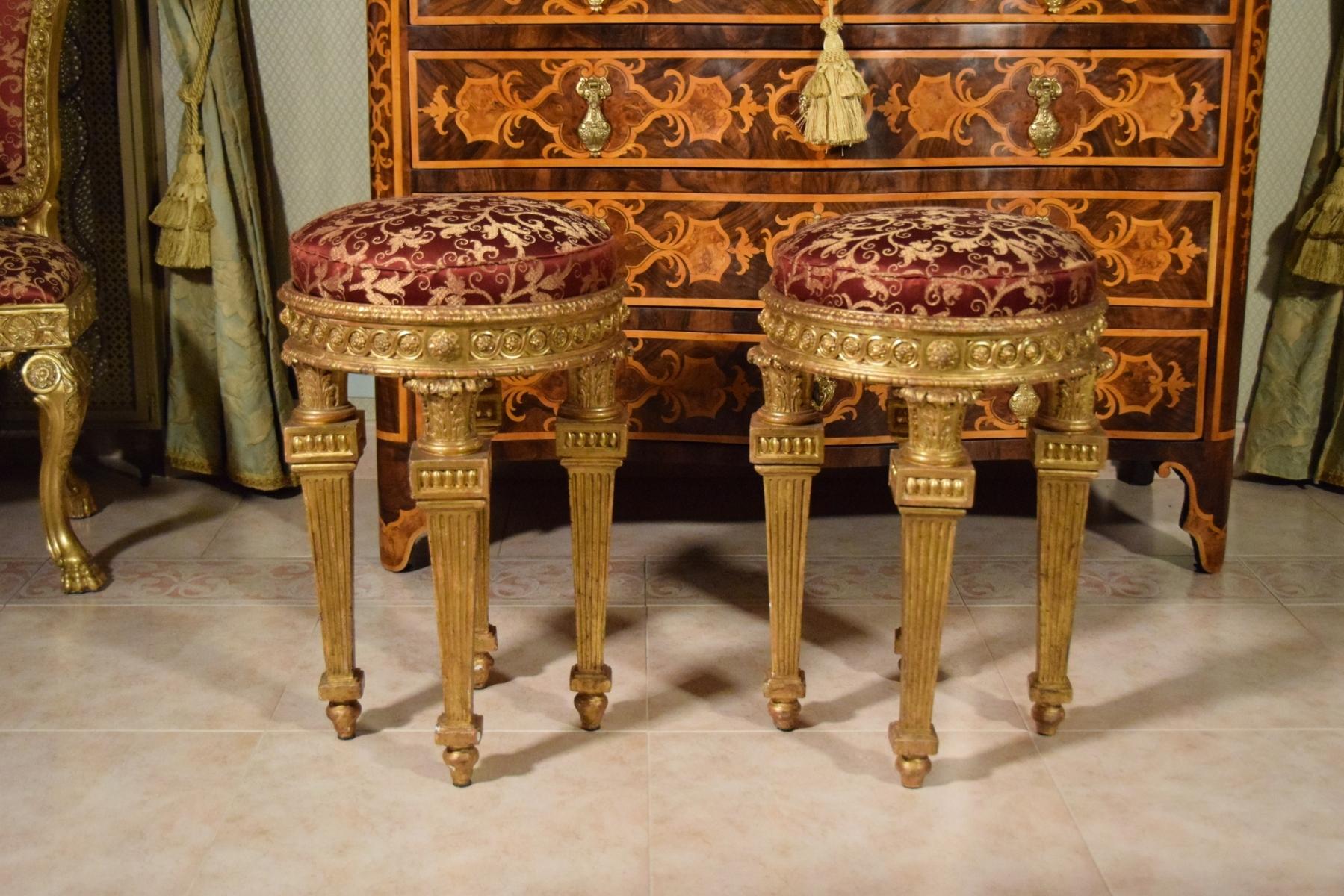 Hand-Carved 18th Century, Pair of Italian Neoclassical Carved Giltwood Stools For Sale