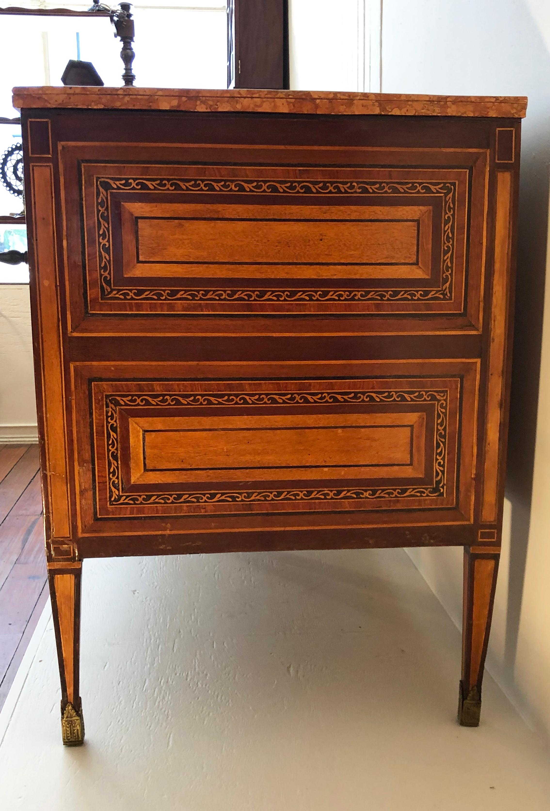 18th Century Pair of Italian Neoclassical Commodes with Bookmatched Marble Tops 5