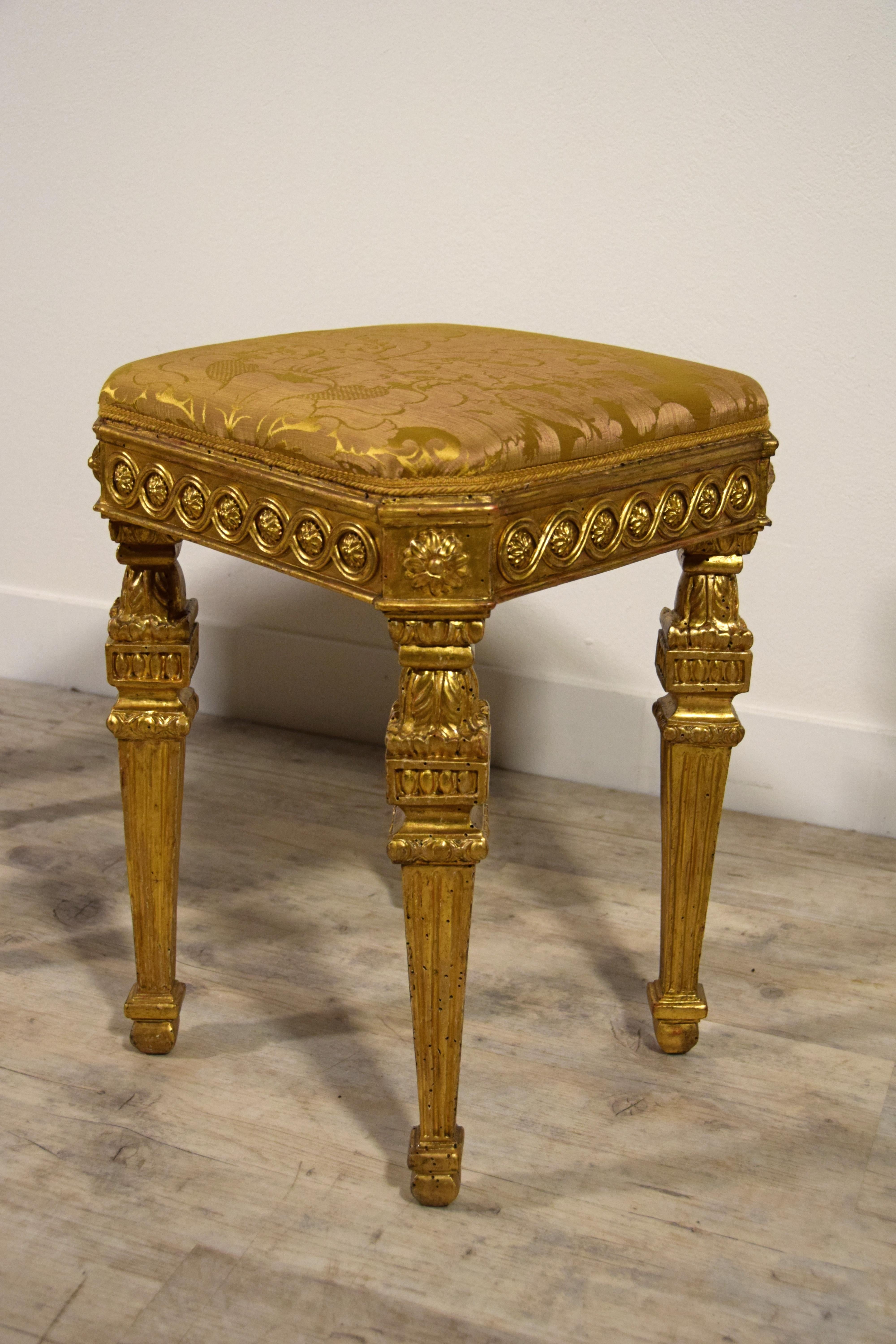 18th Century Pair of Italian Neoclassical Giltwood Stools 6